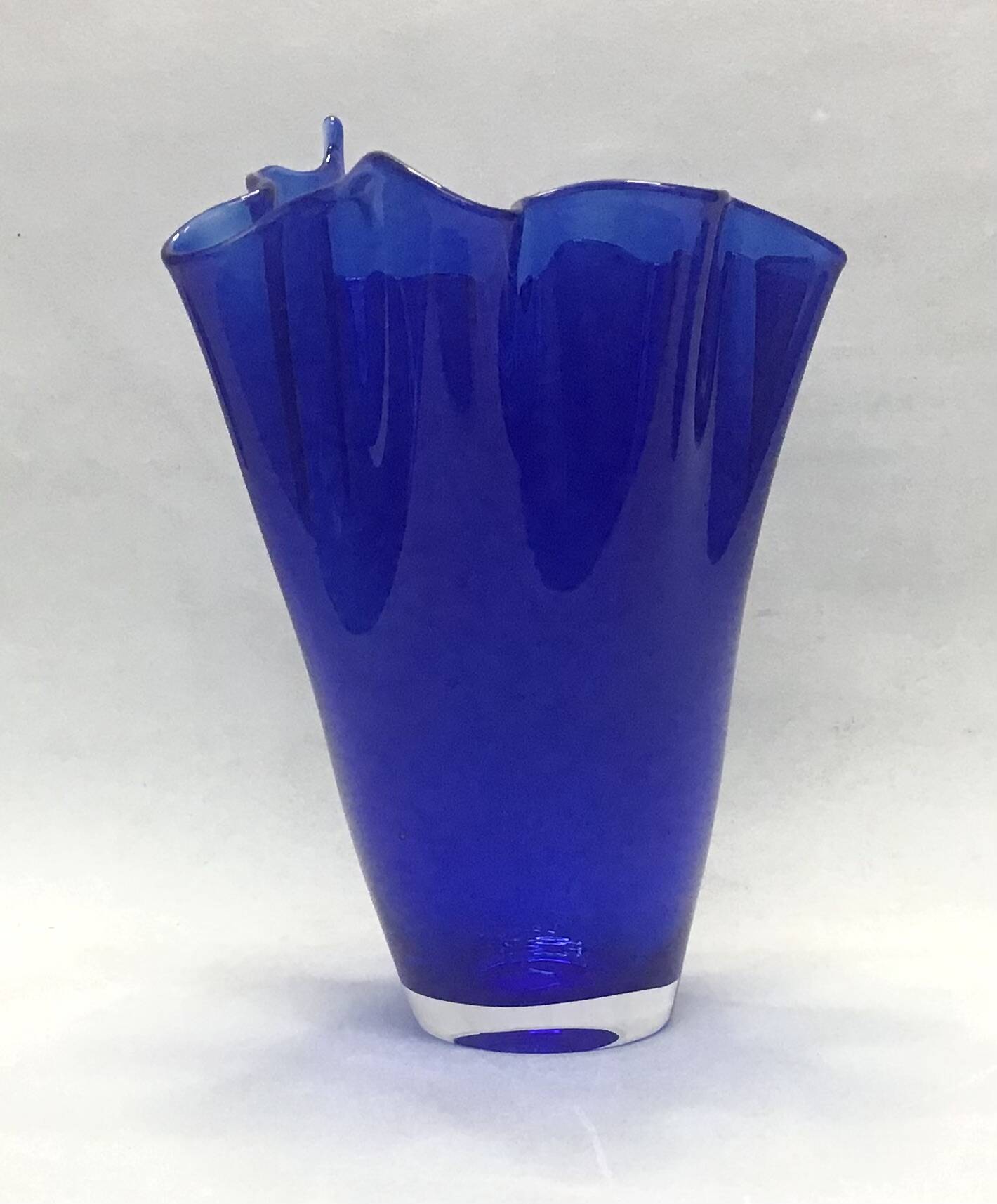 Murano - Cobalt blue glass handkerchief vase 25 cm high