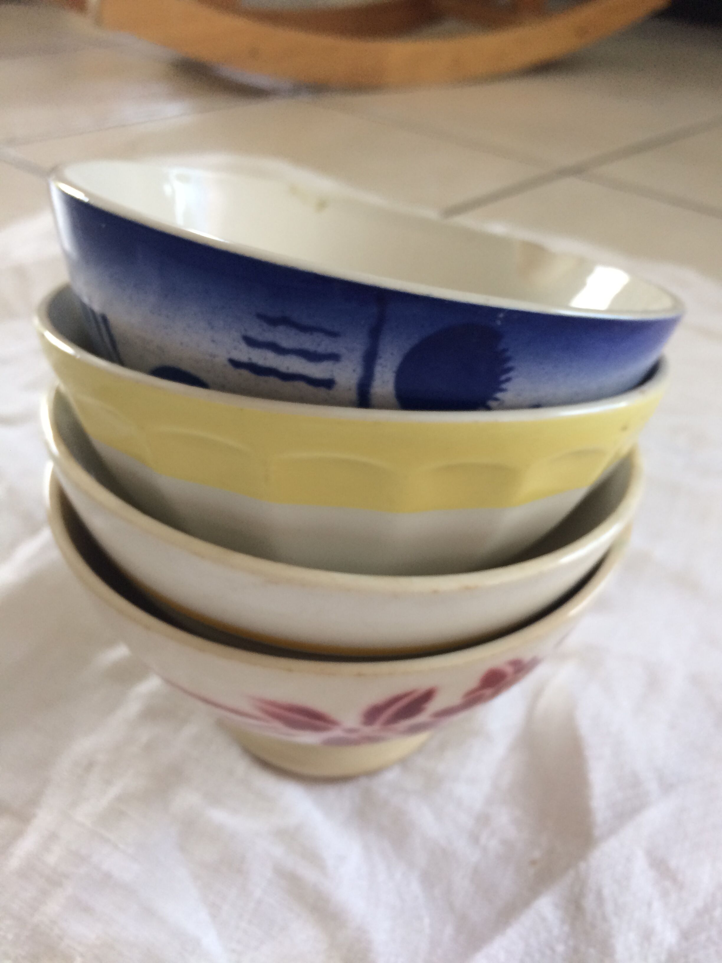 4 bowls old with flowers and patterns