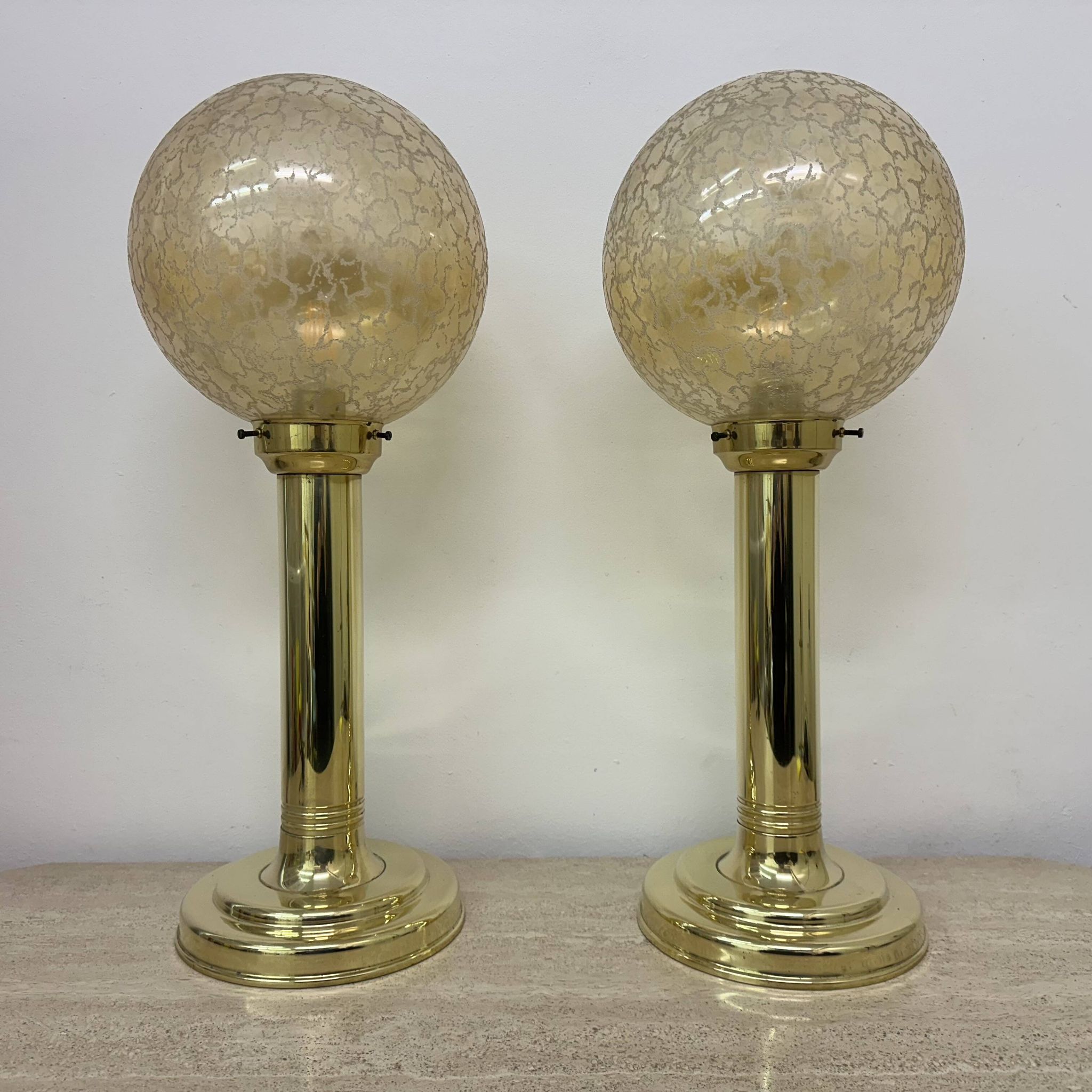 Lot de 2 grandes lampes de table globe en verre, années 1970