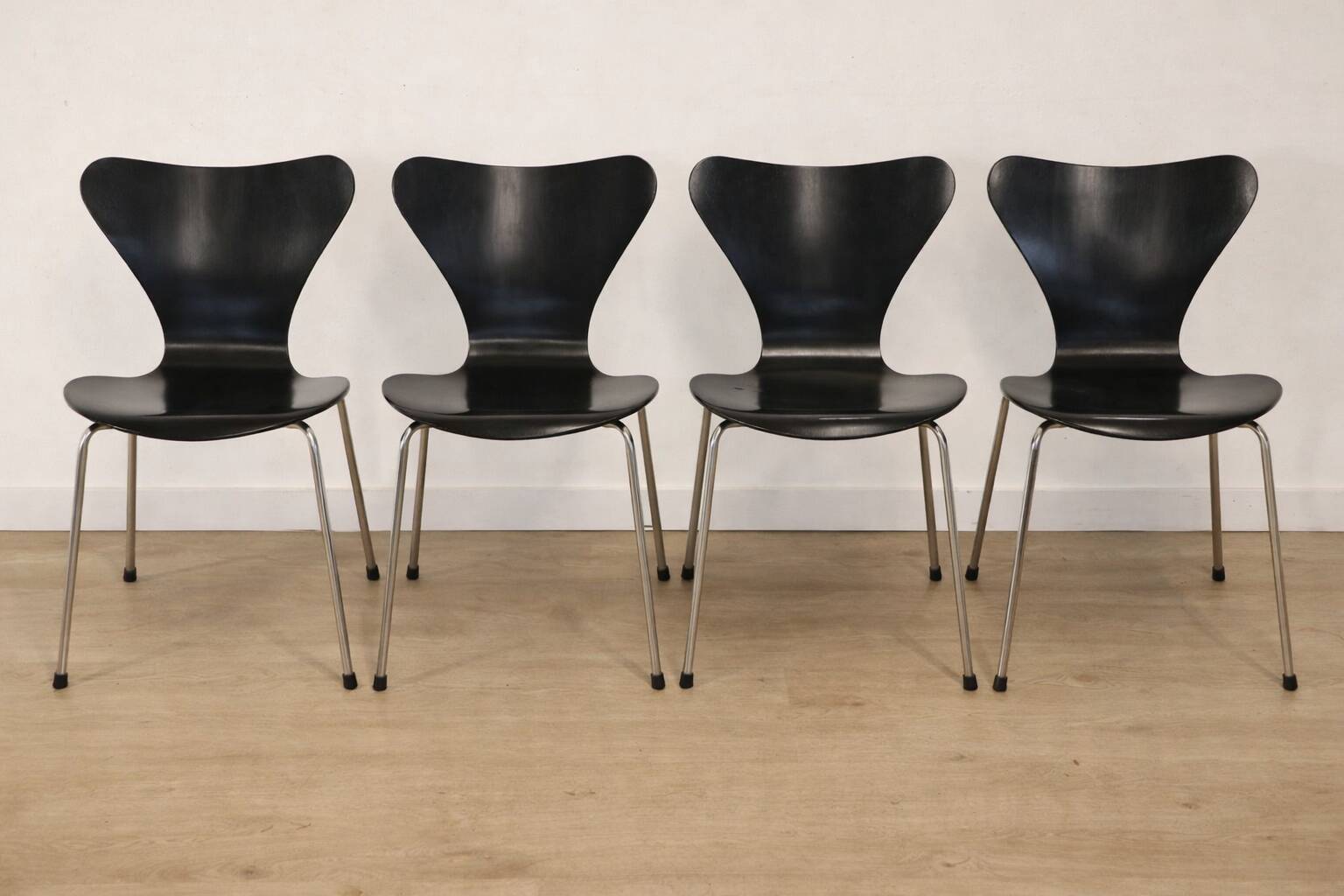 Series 7 Chairs Arne Jacobsen edition Fritz Hansen, 1955