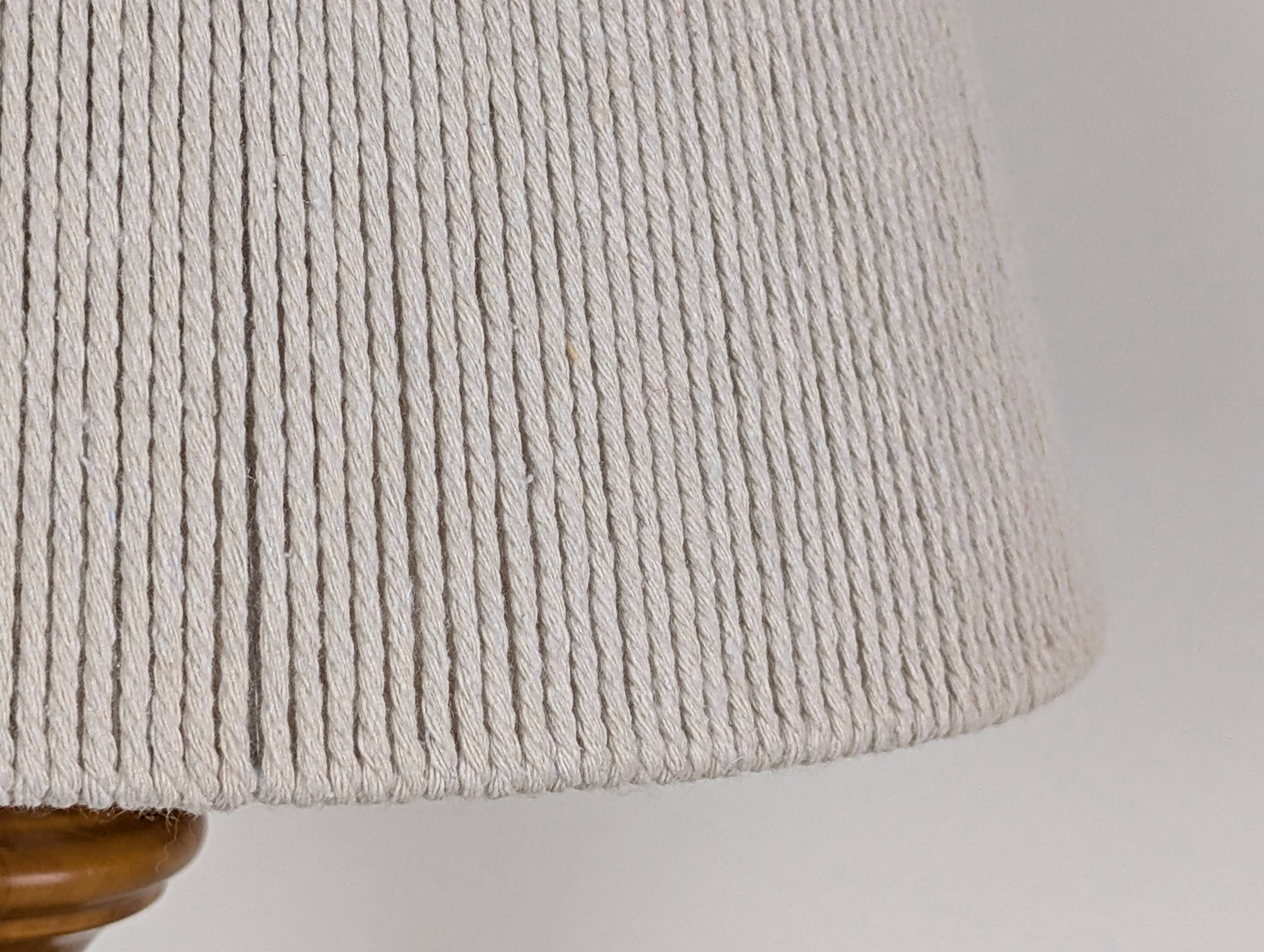 Lampe en bois tourné