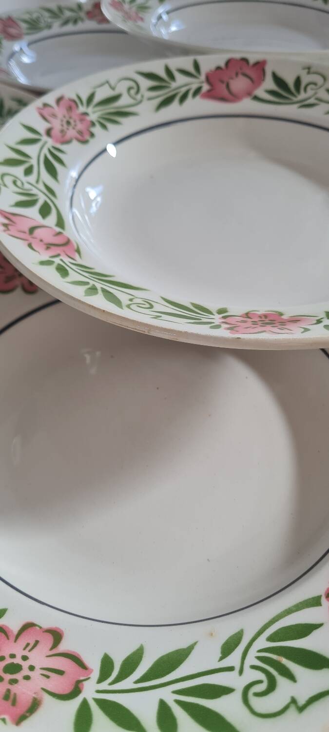 Set of 8 vintage earthenware plates
