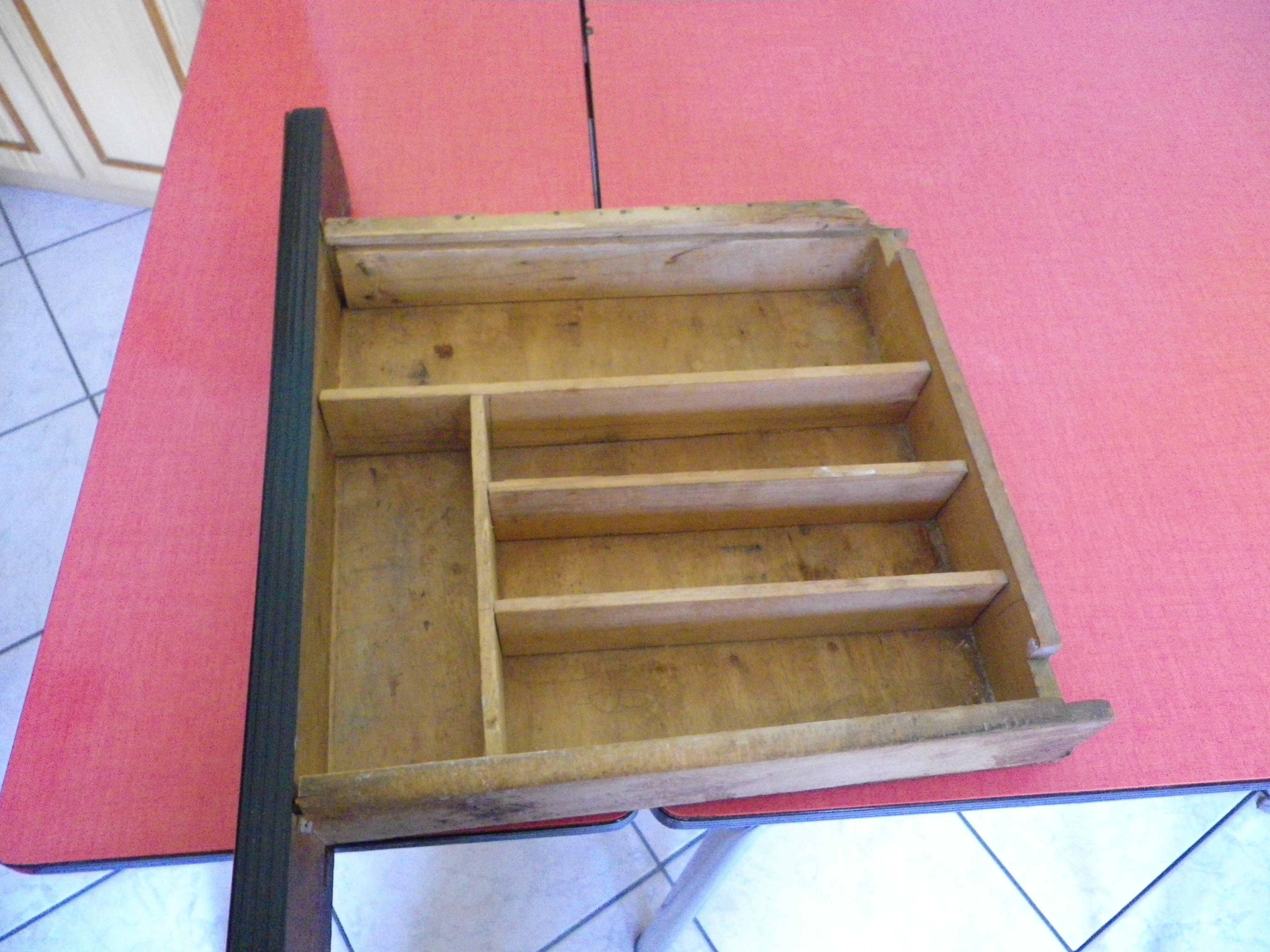 Table in red formica, 4 roc chairs, 2 extension cords, 2 drawers 60