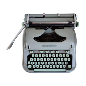 Portable typewriter Underwood 18