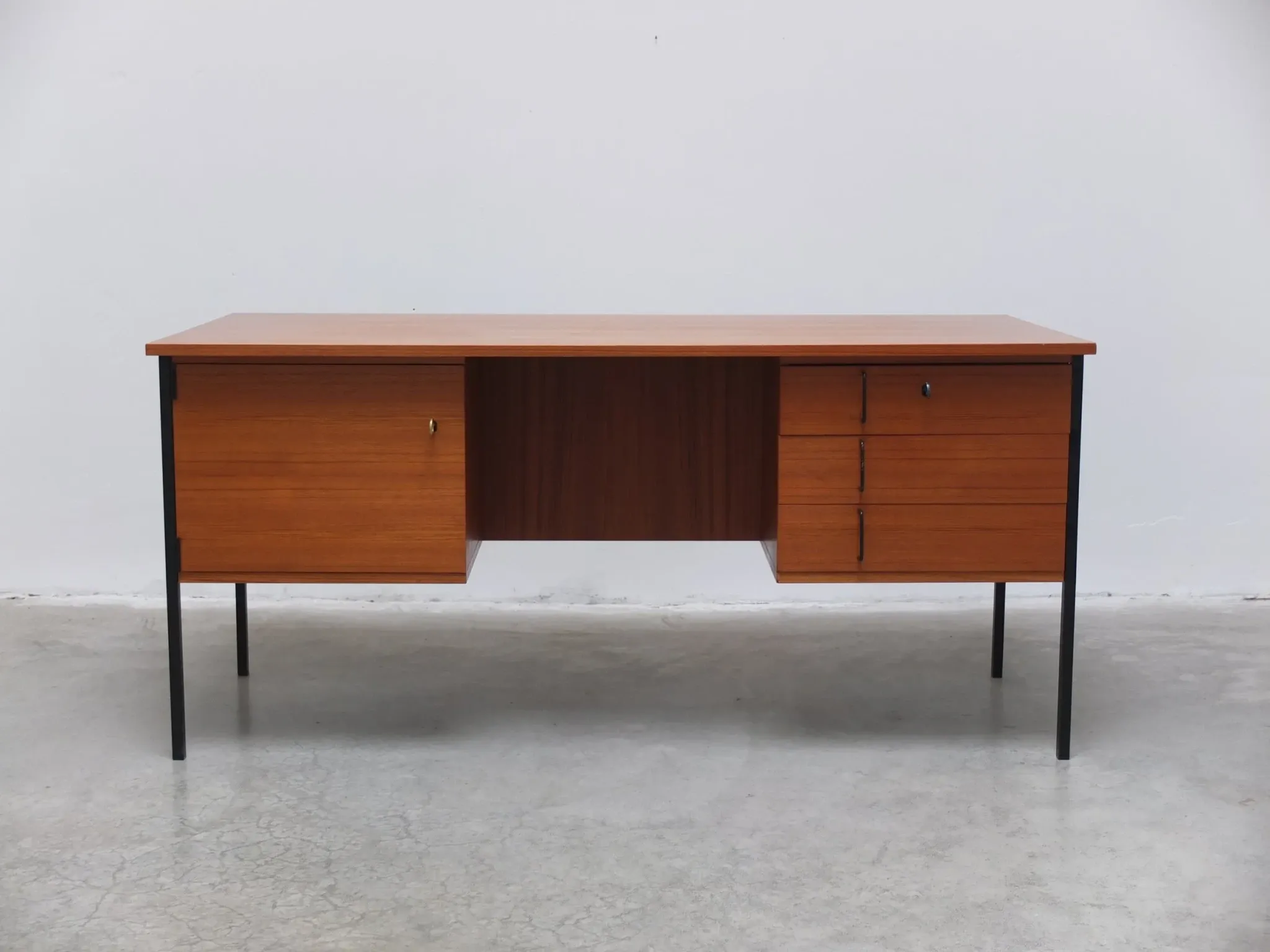 Minimalist freestanding desk by Günter Renkel for REGO, 1960s