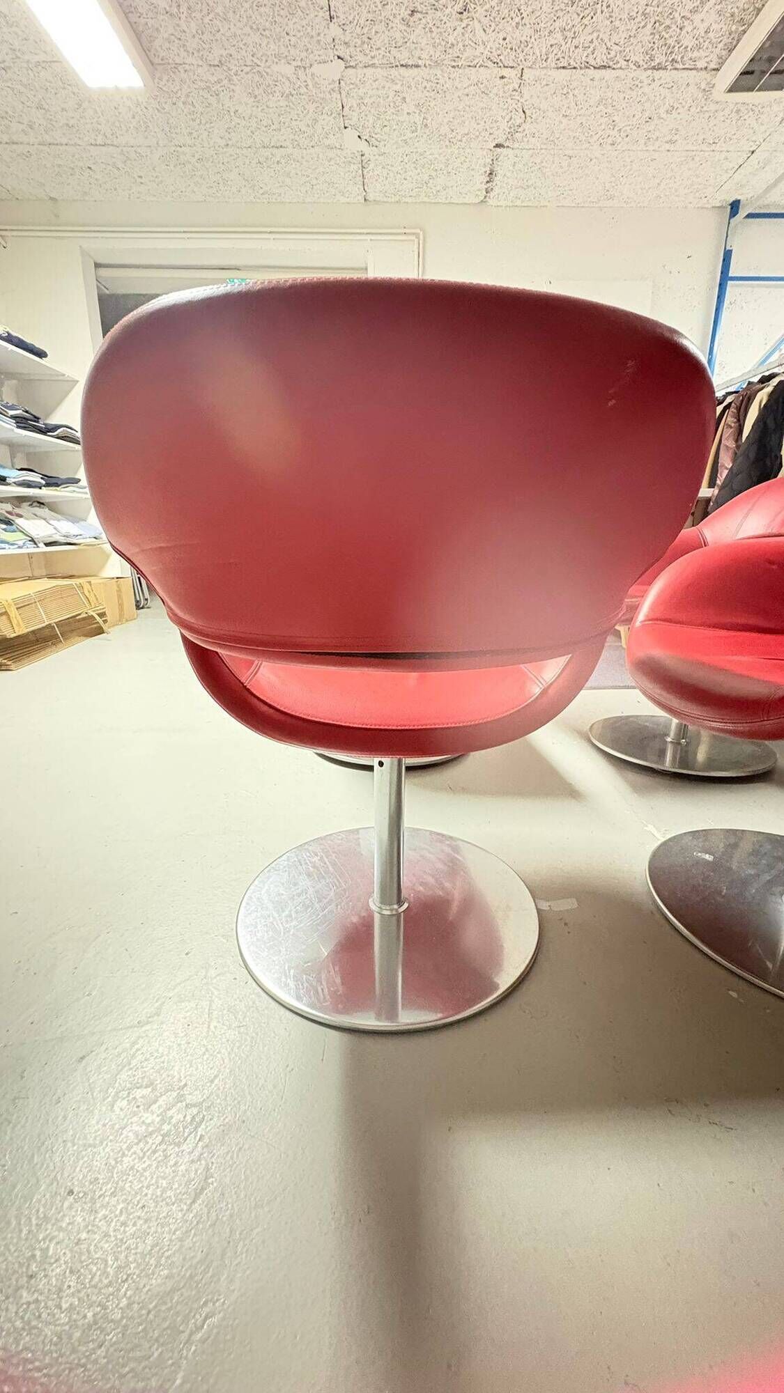 Lot de 4 fauteuils cuir rouge pivotants design contemporain
