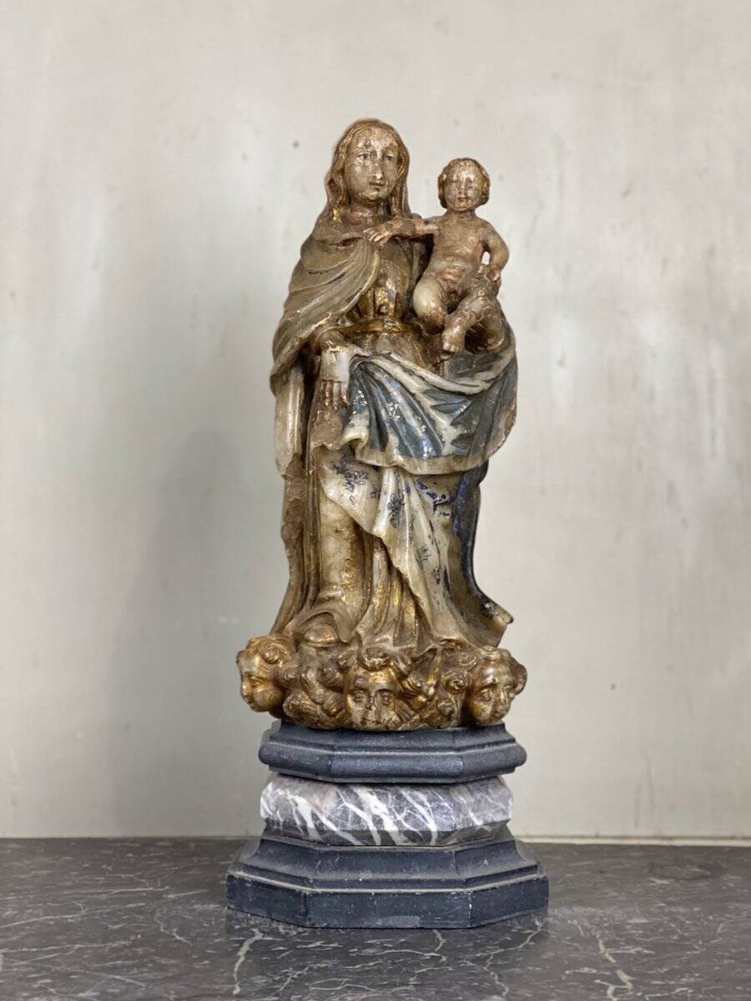 Virgin and Child in alabaster, significant trace of polychromy, Flanders 16th century.