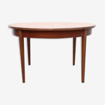 Extendable round table in vintage Scandinavian teak 1960