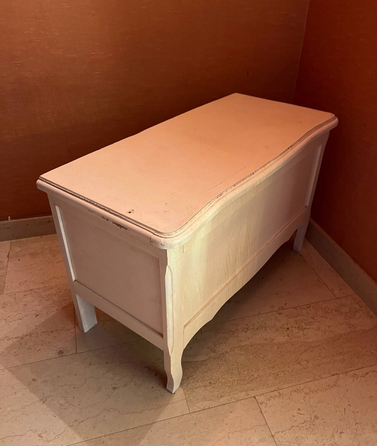 Coffre de rangement en bois blanc