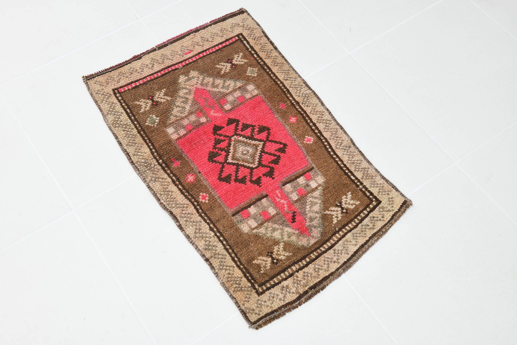 2x2 Brown Pink Classic Vintage Rug, 48x75Cm