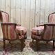 Paire de fauteuils - bergères de style Louis XV en soierie