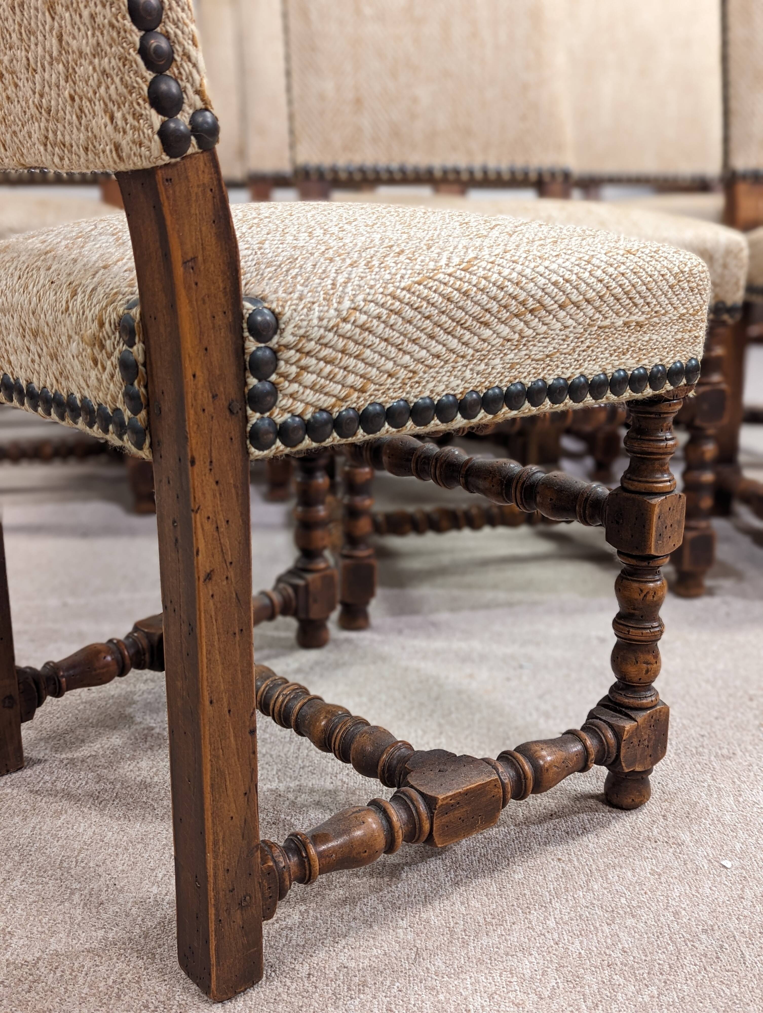 Ensemble de 10 chaises de style louis XIII