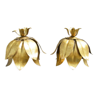 Pair of pendant lights in the shape of golden metal flowers