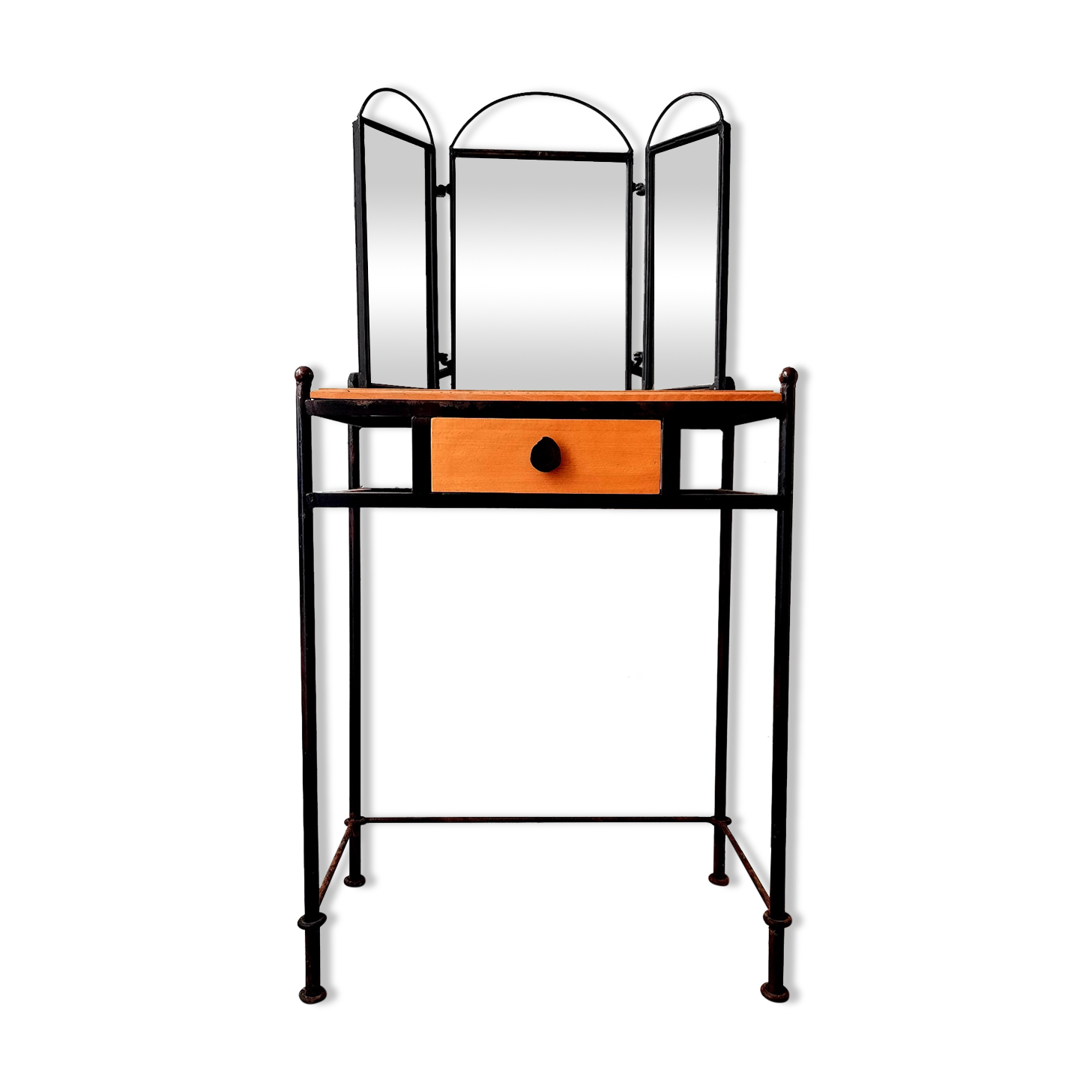 Brutalist hairdresser in wood and wrought iron