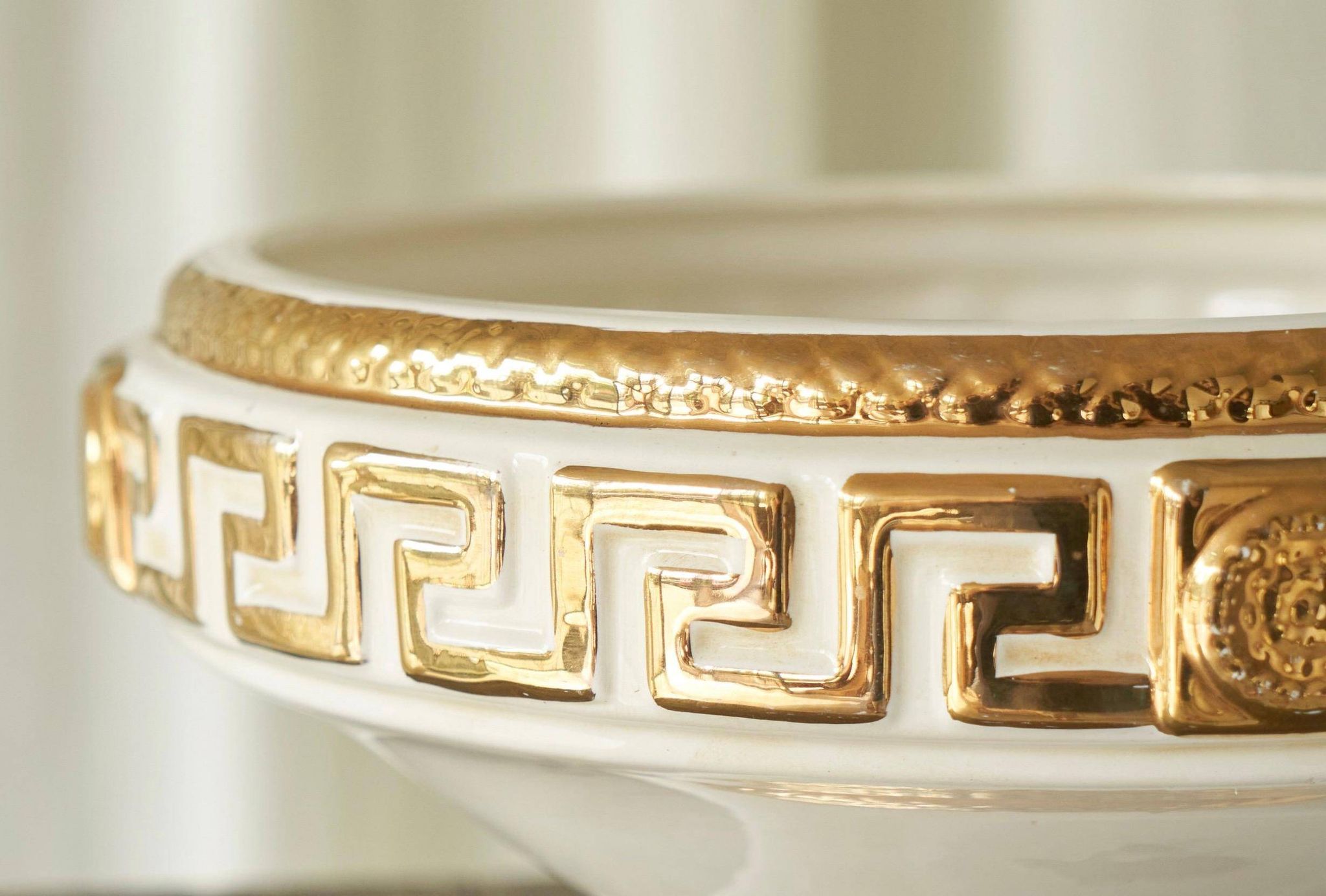 Large central piece Italian pottery in the style of Gianni Versace from the 1970s.