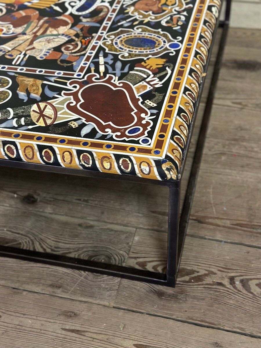 Table basse en marqueterie de marbre vers 1990