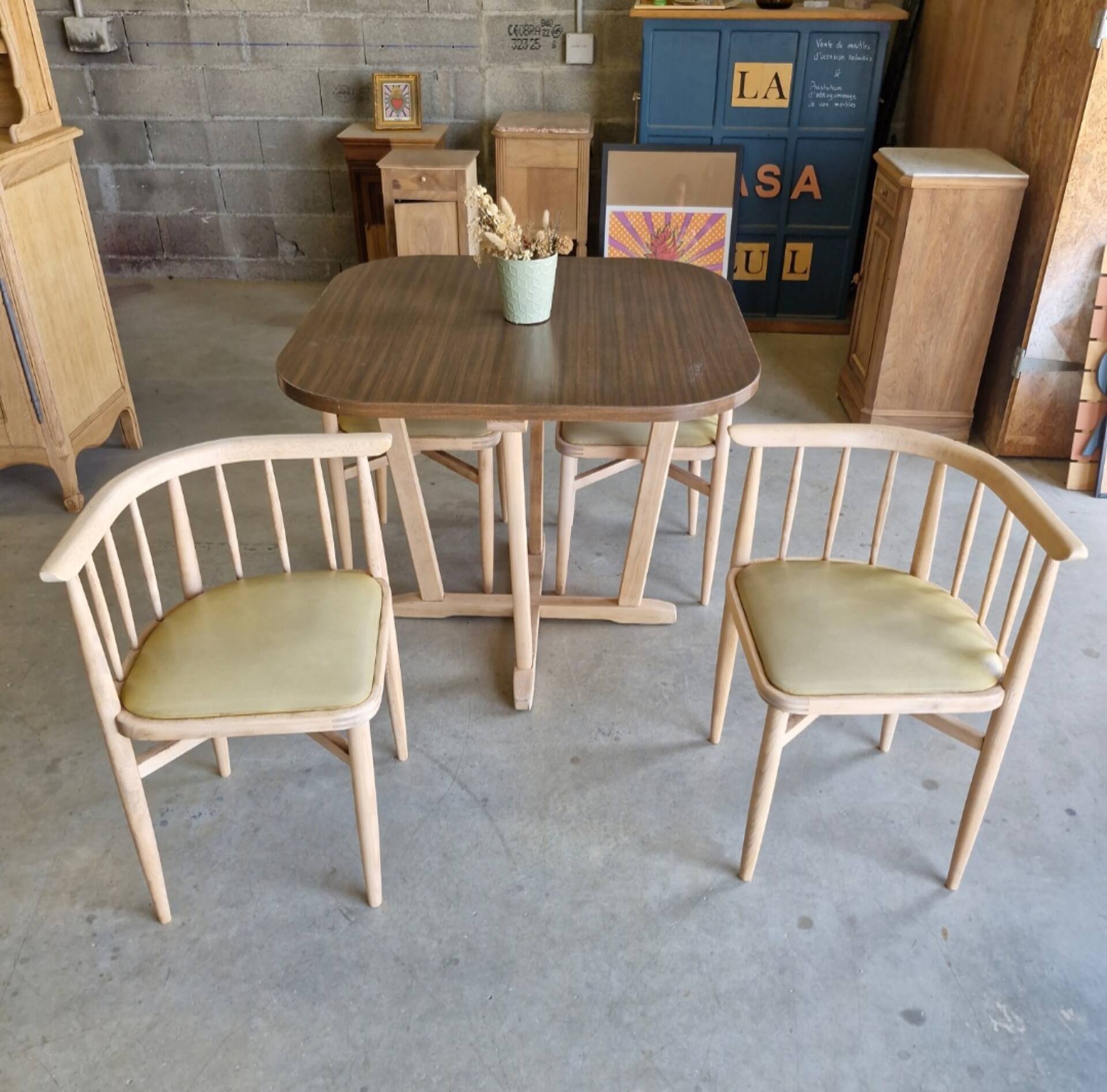 Ensemble vintage attribué à Thonet – table + 4 chaises années 60