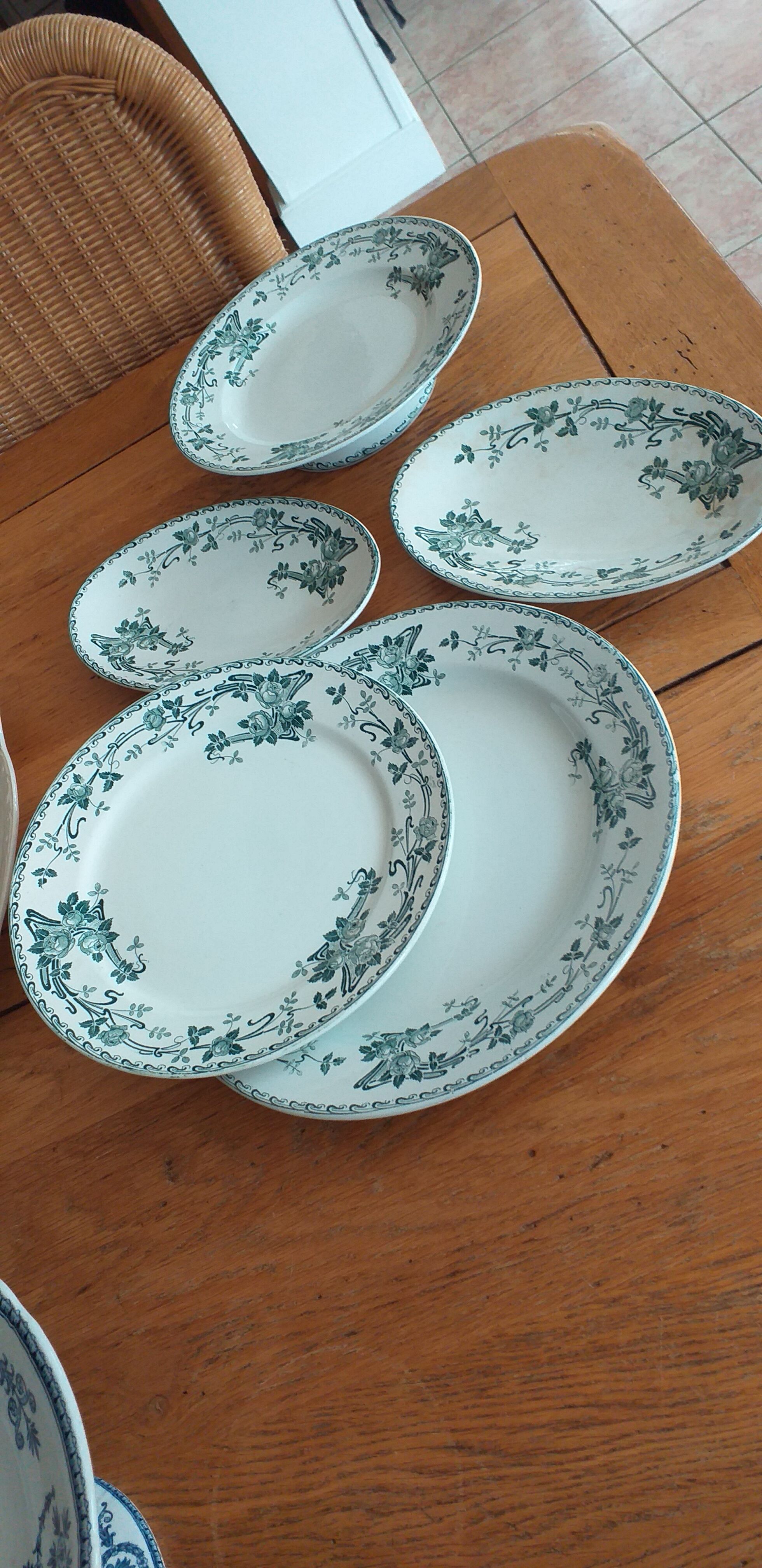 Set of 5 pieces in Belgian porcelain Boch Frères Kéramis model Rosa