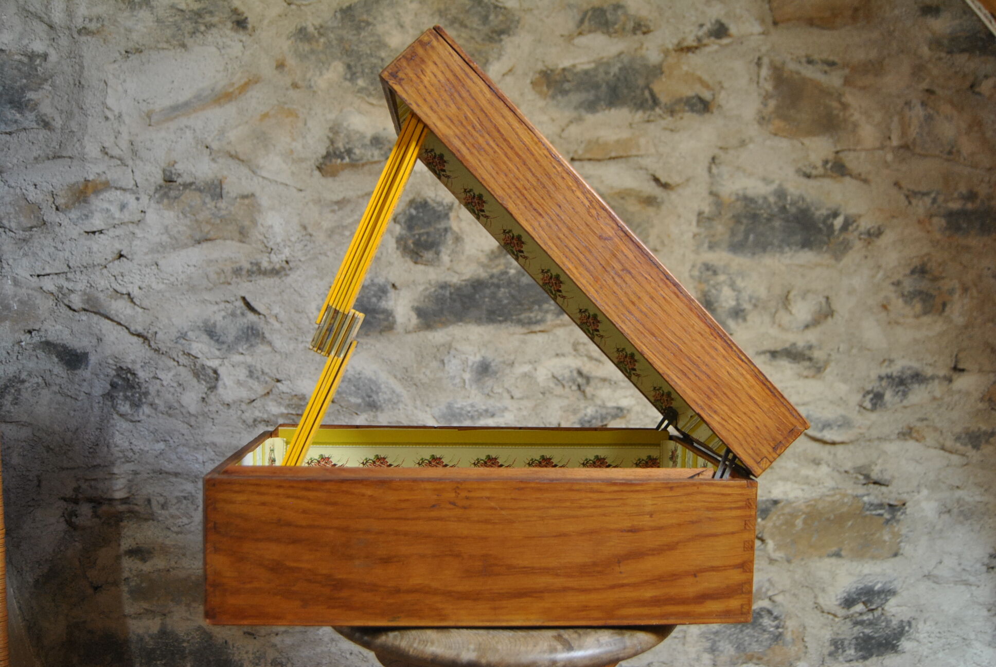 Vintage lined interior wooden long box