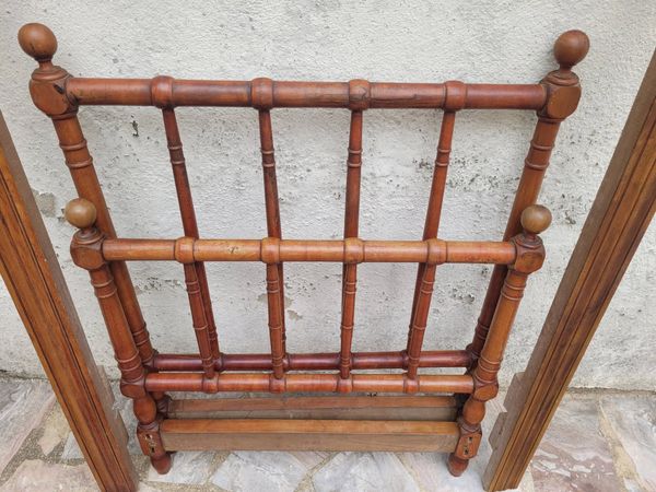 Lit d'enfant ou de repos  ancien vintage merisier massif façon bambou