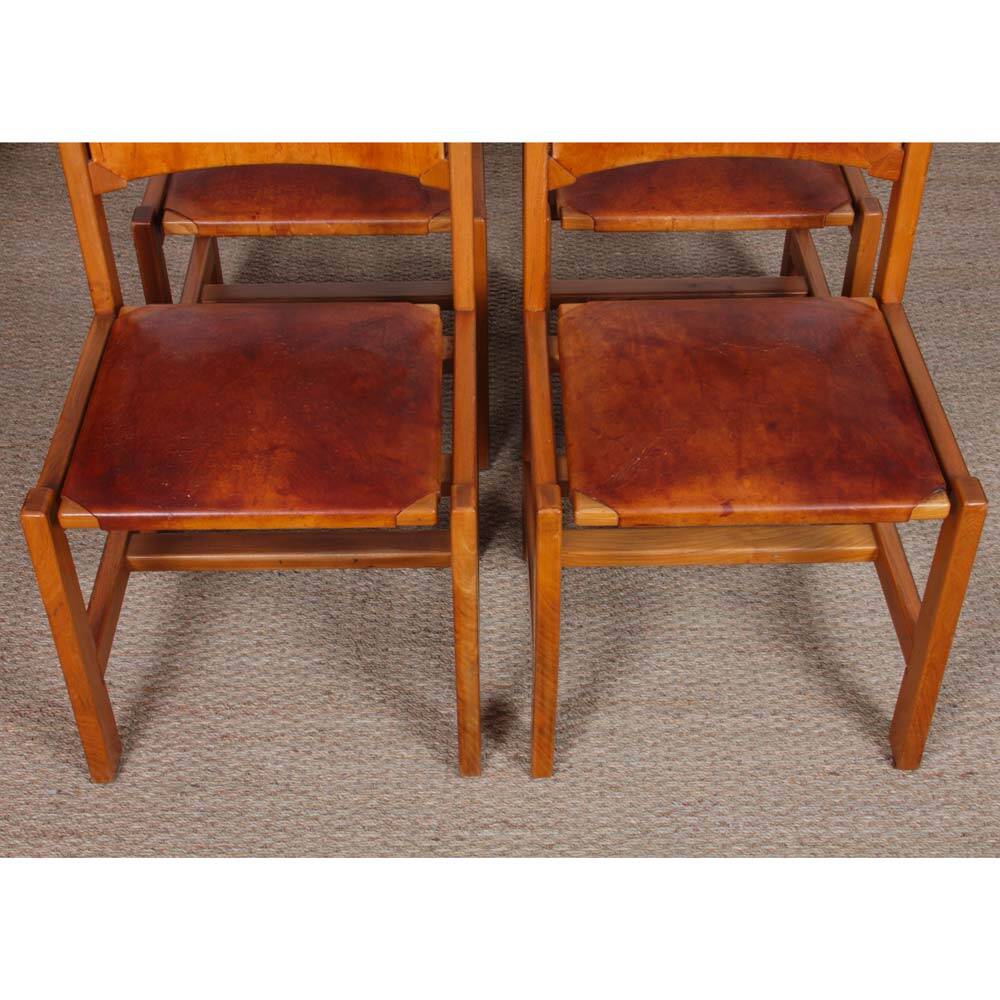 Ensemble de 4 chaises Maison Regain en orme et cuir, 1980