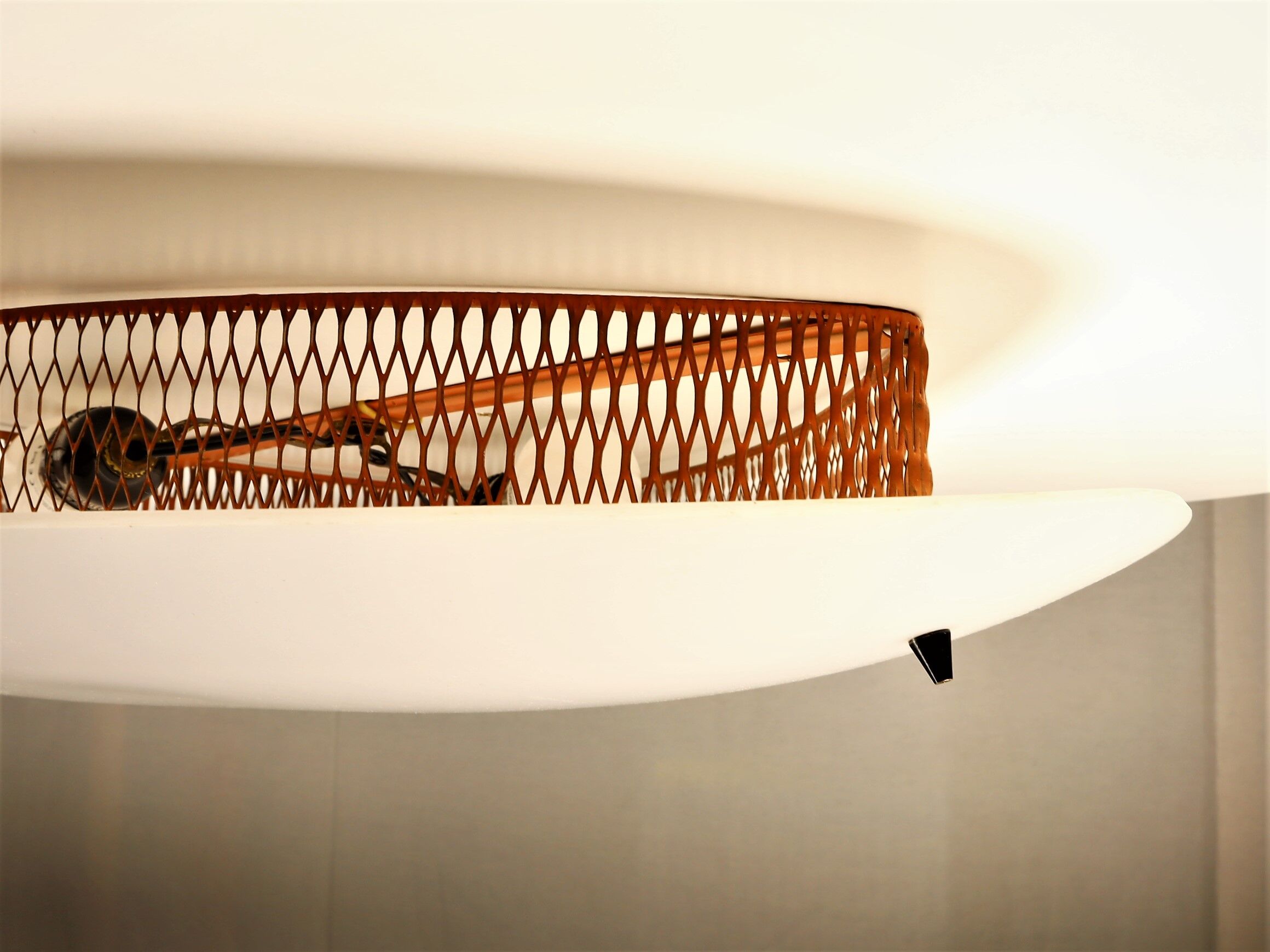 Plafonnier métal perforé 1950