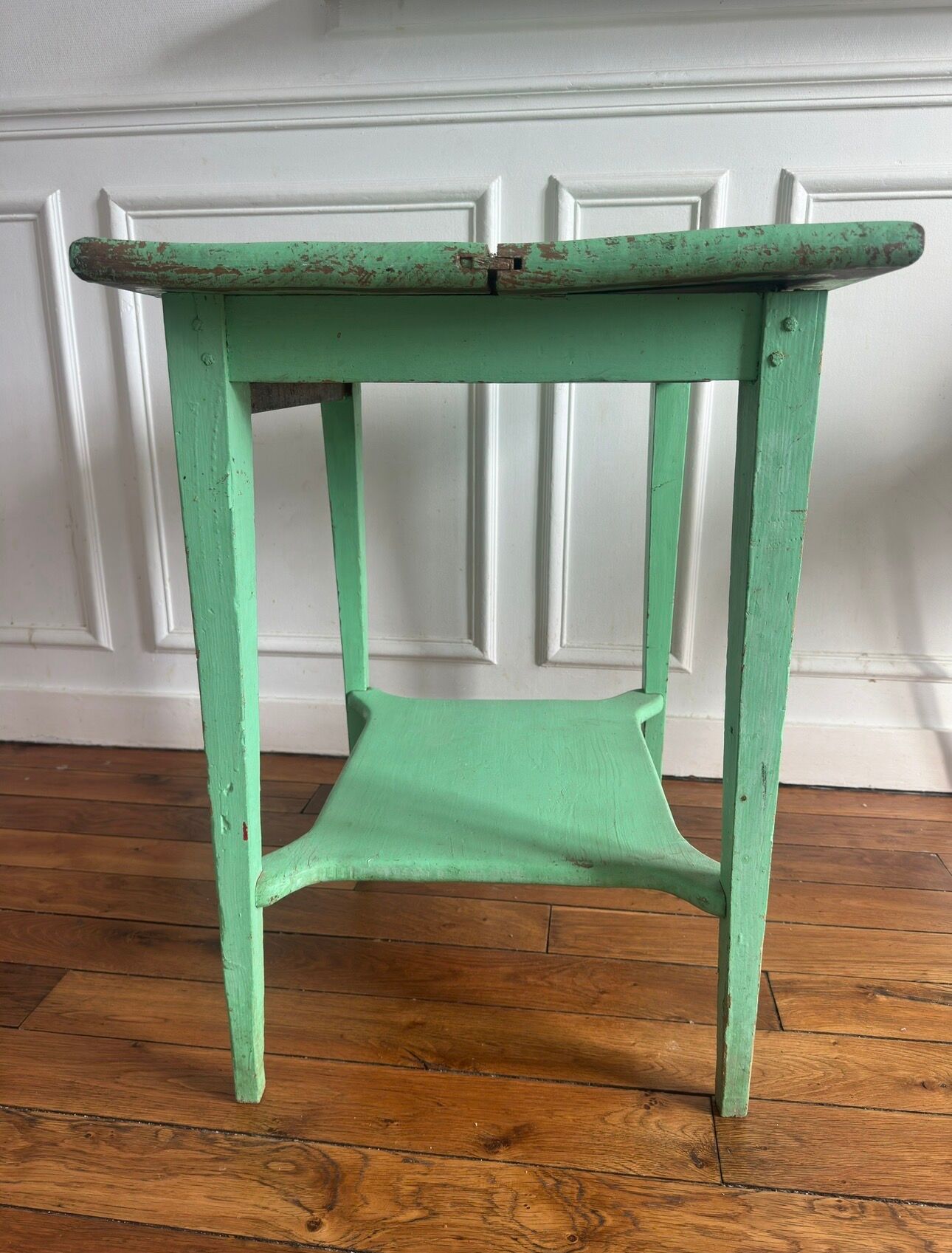 Vintage farmhouse table in solid wood with beautiful antique patina.