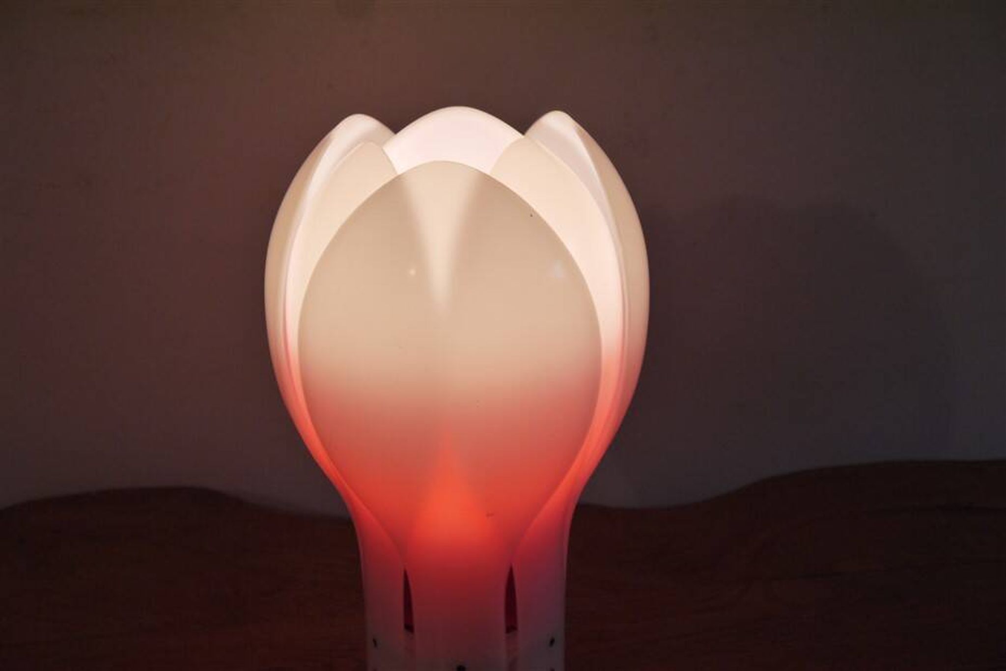 Lampe tulipe en plexi de Yngve ekstrom 1970