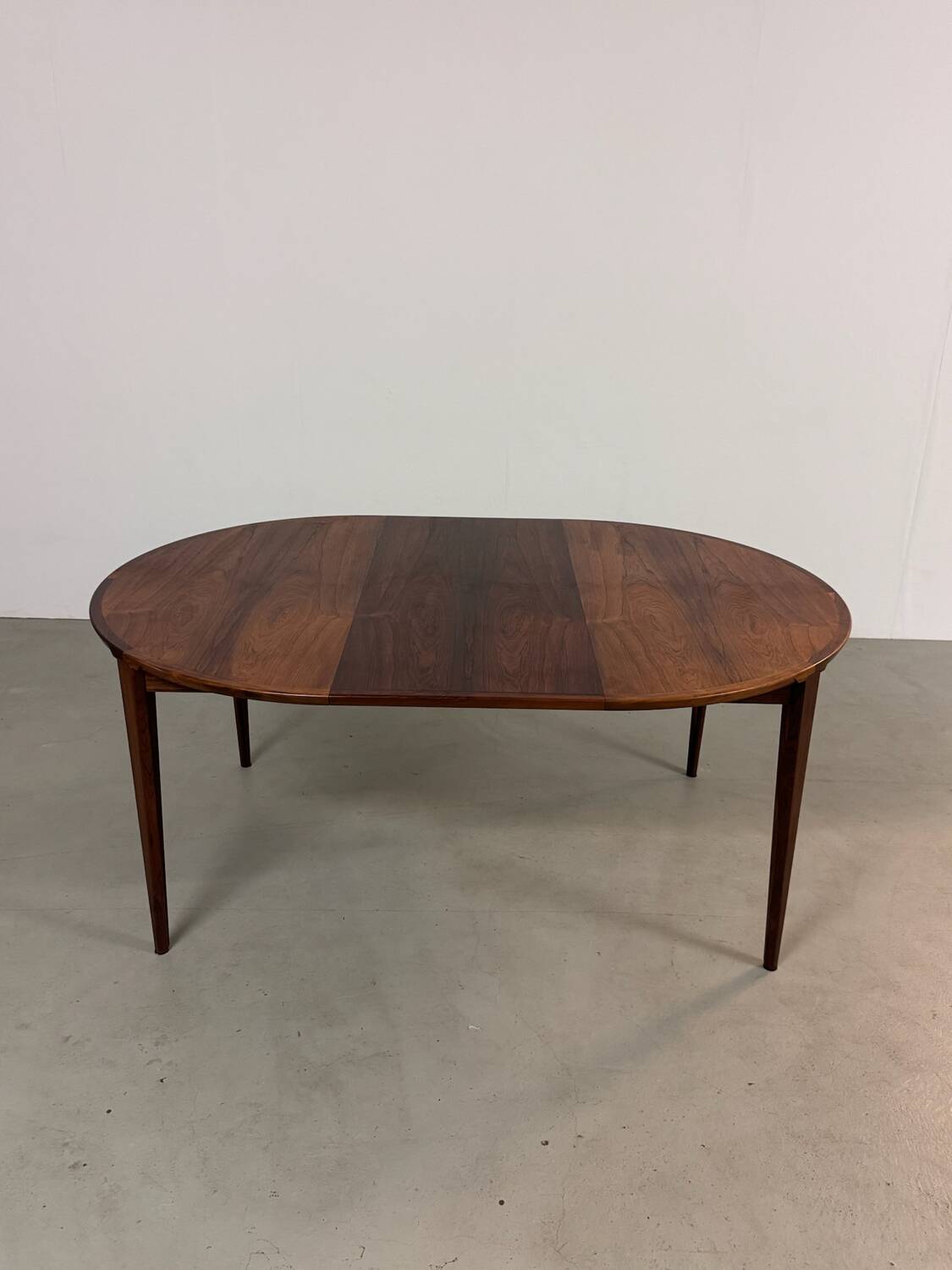 Mid-Century Round Dining Table in Palisander Henry Rosengren Hansen, Denmark 1960s