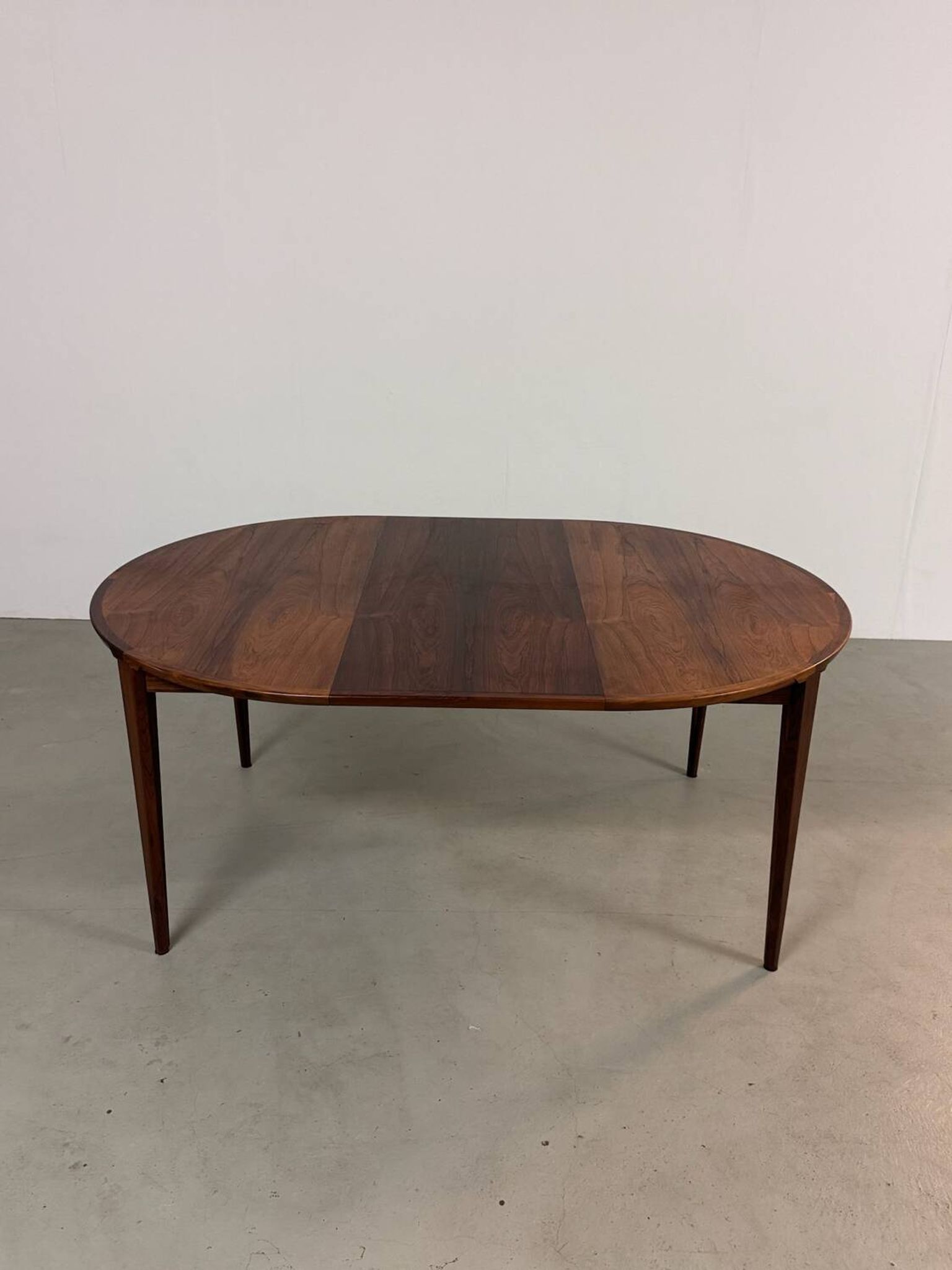Mid-Century Round Dining Table in Palisander Henry Rosengren Hansen, Denmark 1960s