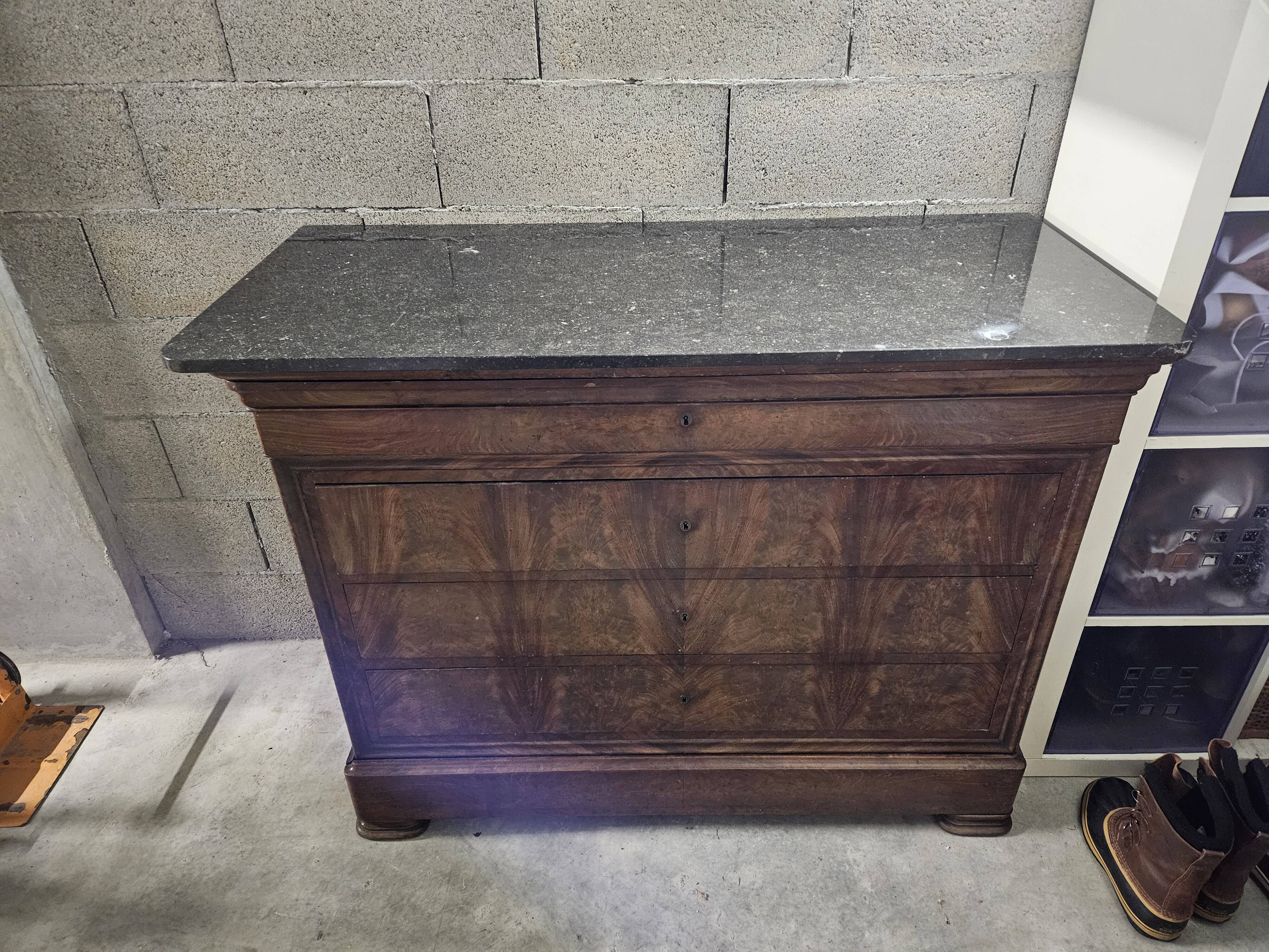 Chest of drawers