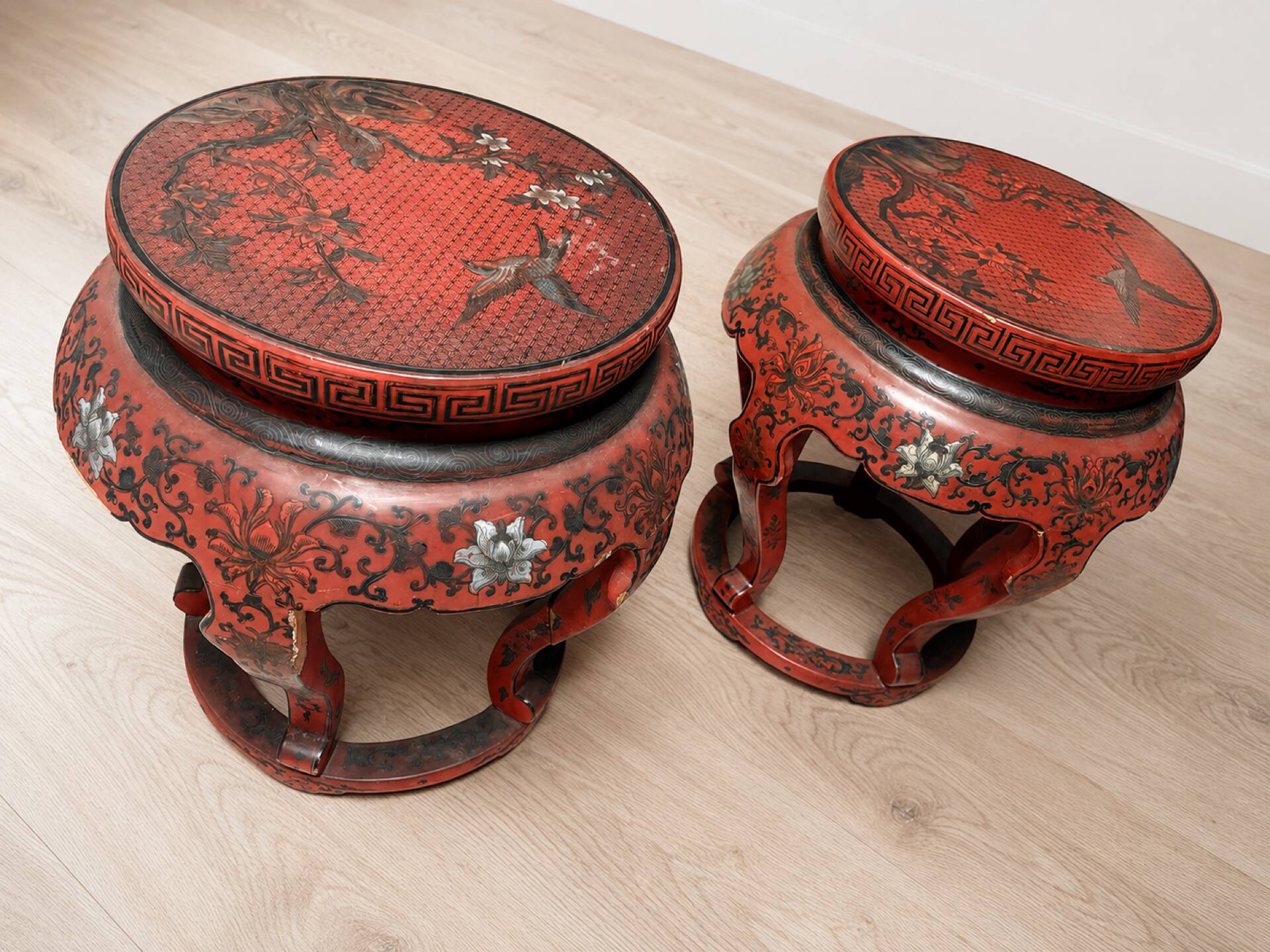 Pair of stools / Chinese side tables in red lacquered wood