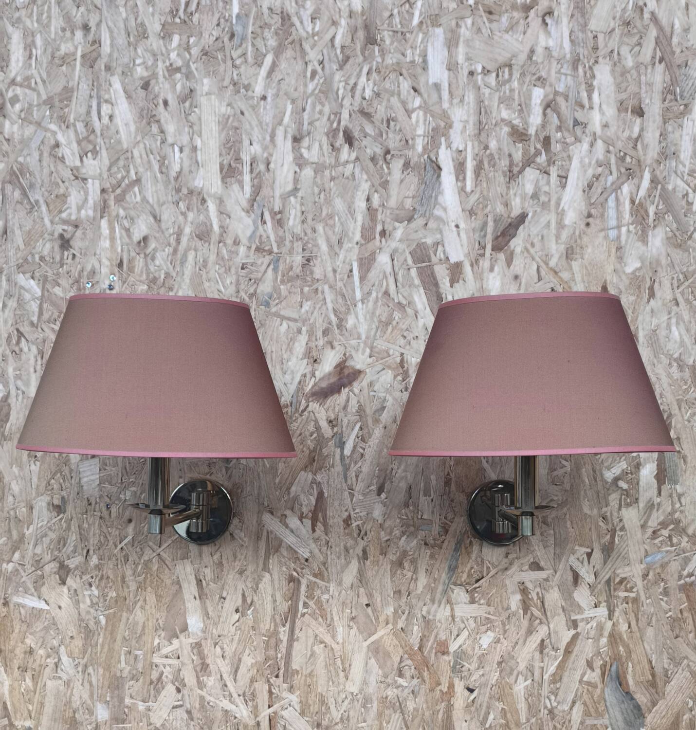 Pair of wall lights, reading light in gilded brass