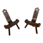 Pair of low tripod chairs in solid wood, mid-20th century.