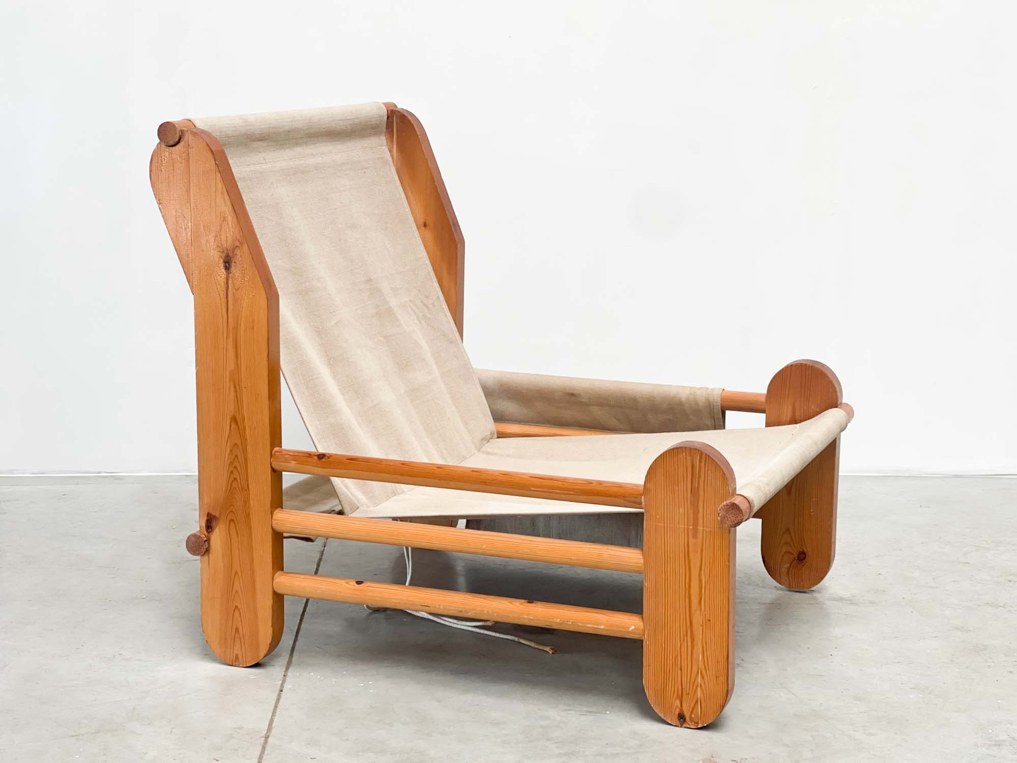 Sculptural oak easy chair