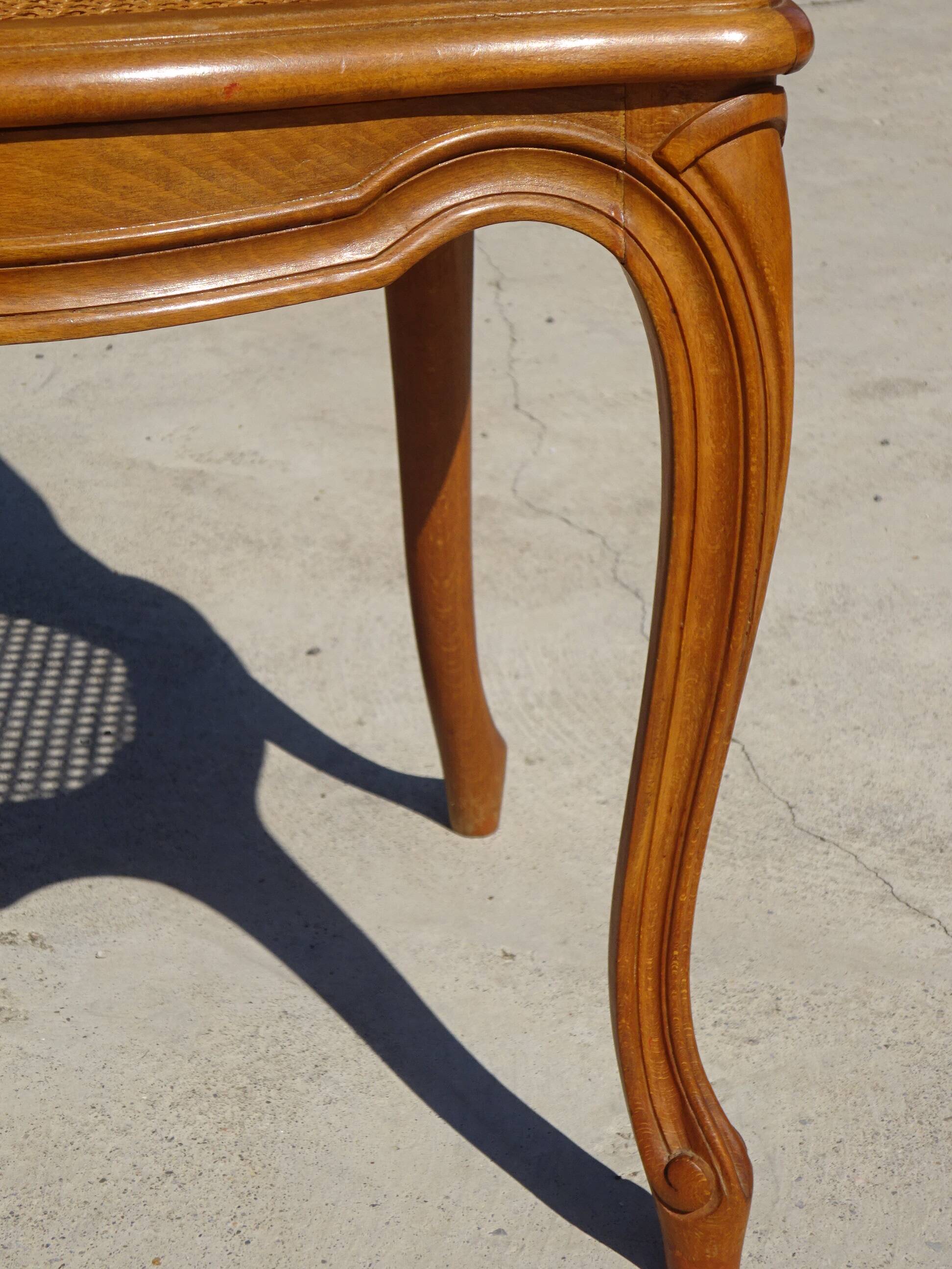 Paire de chaises en bois et cannage style Louis XV