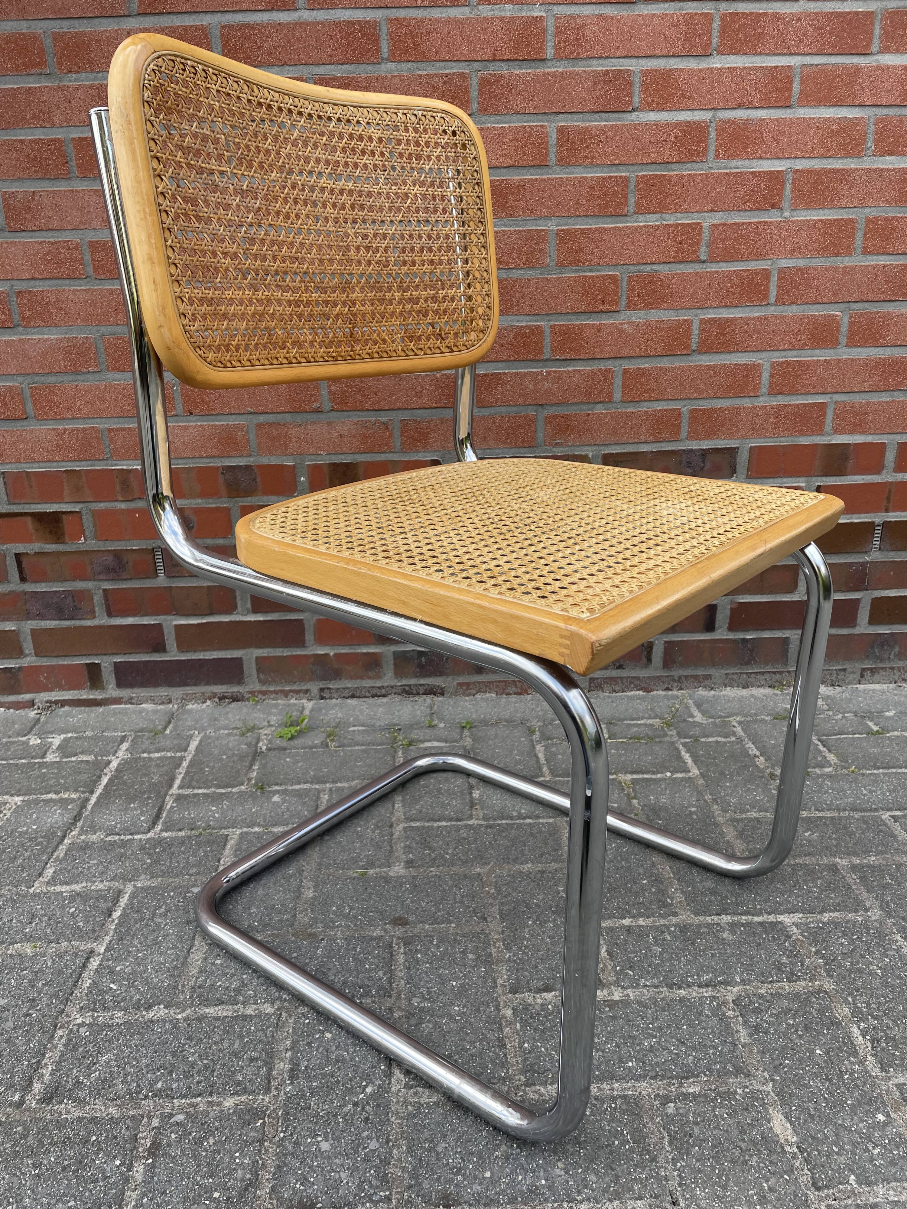 Ensemble de 4 Chaises vintage modèle Cesca B32 en chrome et bois