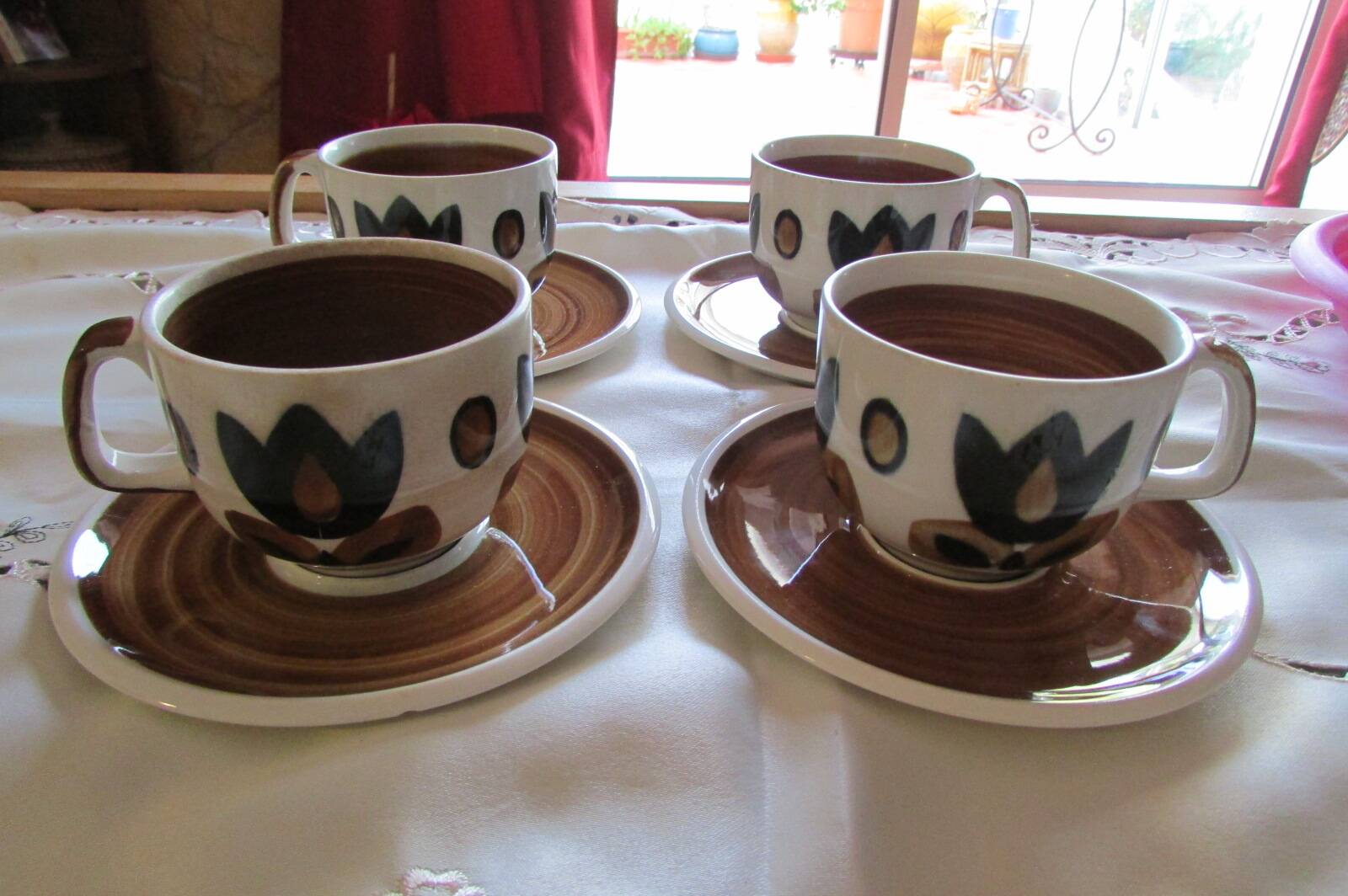 Kimono coffee service signed Boch. Vintage and trendy