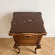 Table de chevet style Louis XV en bois et marbre