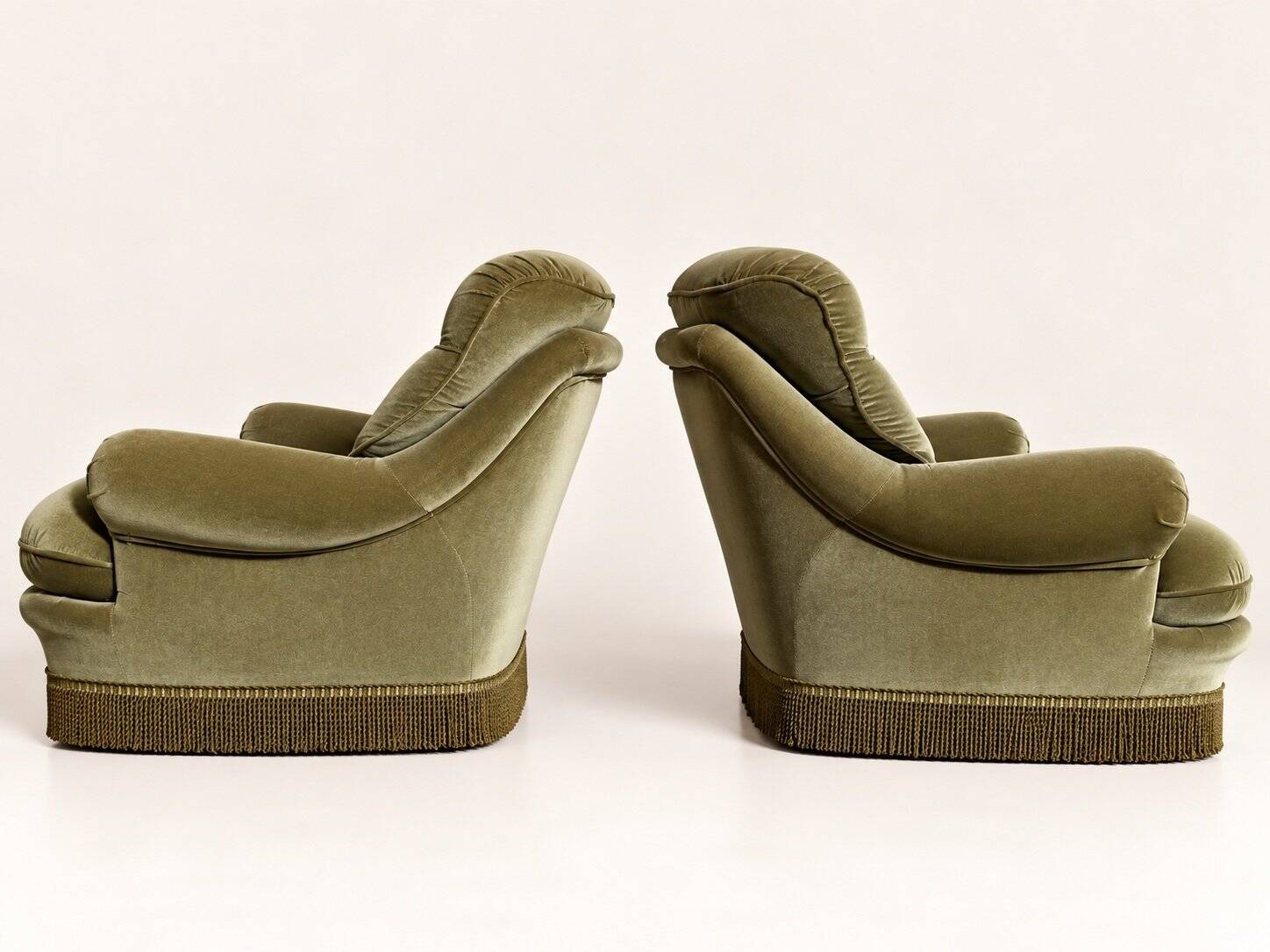 Pair of English style crapaud armchairs – 1960s – Olive green velvet