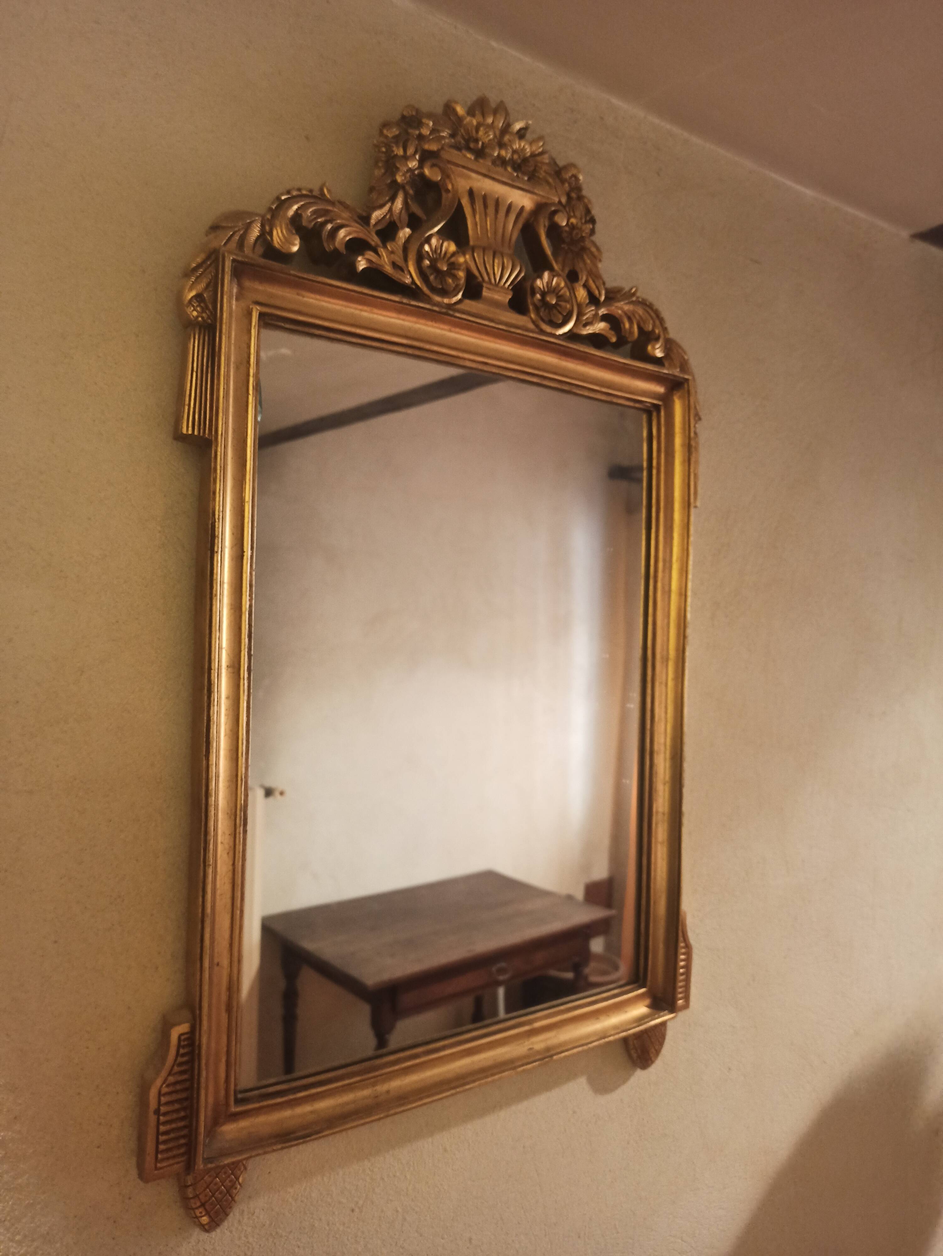 Miroir en bois doré