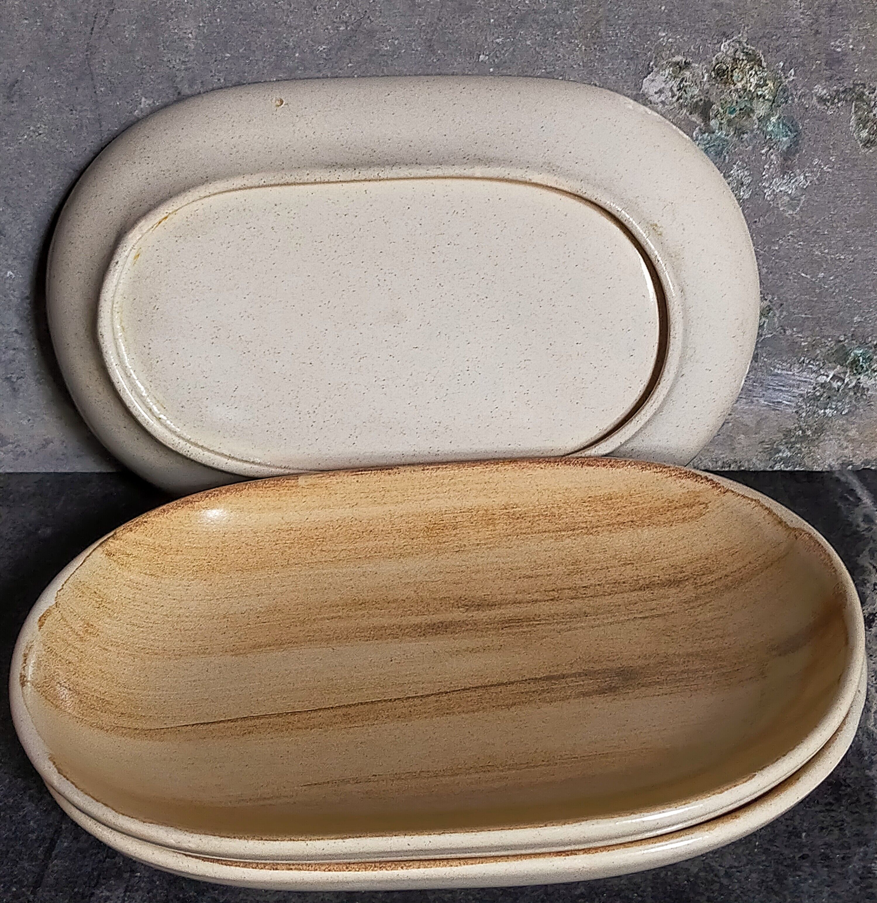 Three ceramic raviers decorated with vintage brushstrokes