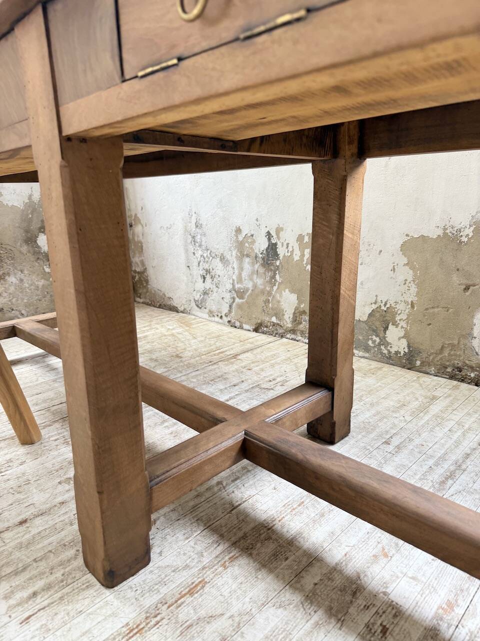 Antique farmhouse or drapery table in walnut, 1900 XL