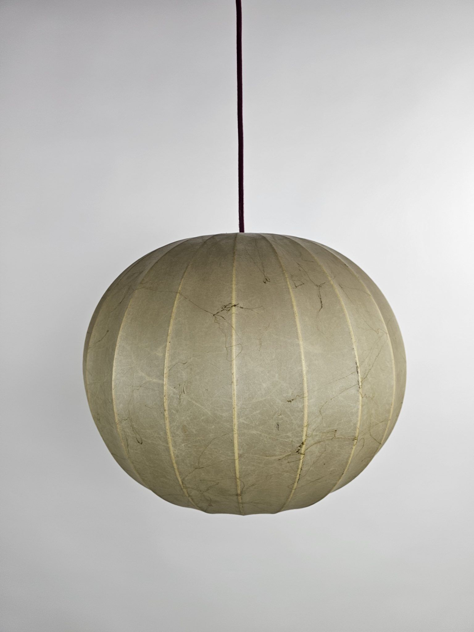 Cocoon pendant lamp from Italy with beautiful structure and colour