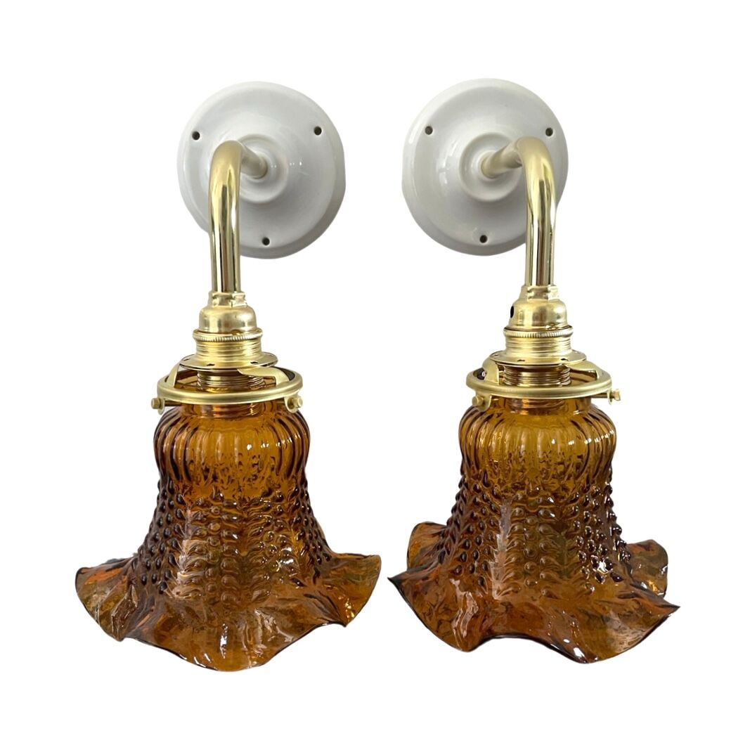 Paire d’appliques vintage en verre ciselé ambré