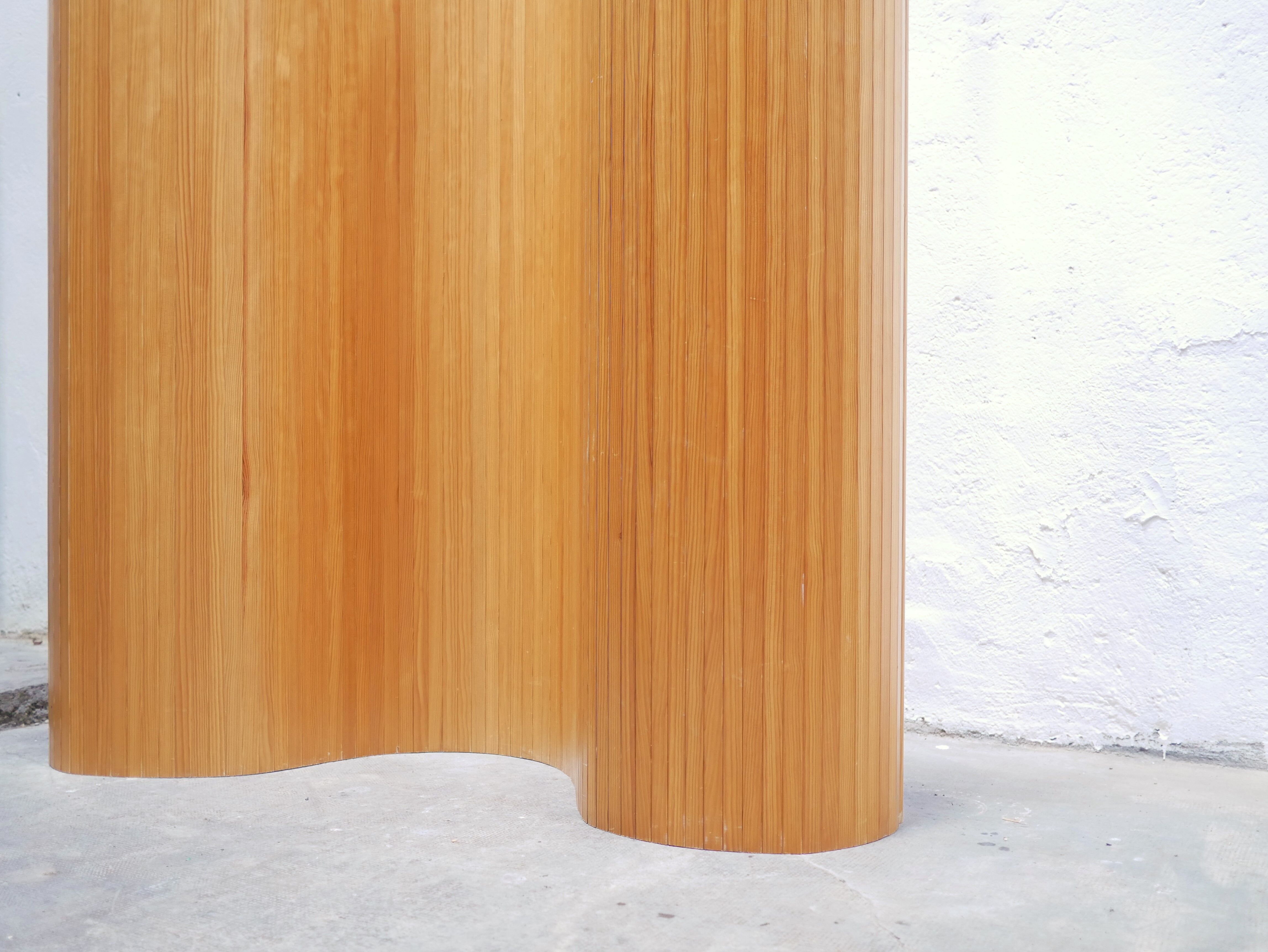 Vintage wooden screen published by Habitat