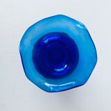 Vase bleu à collerette
