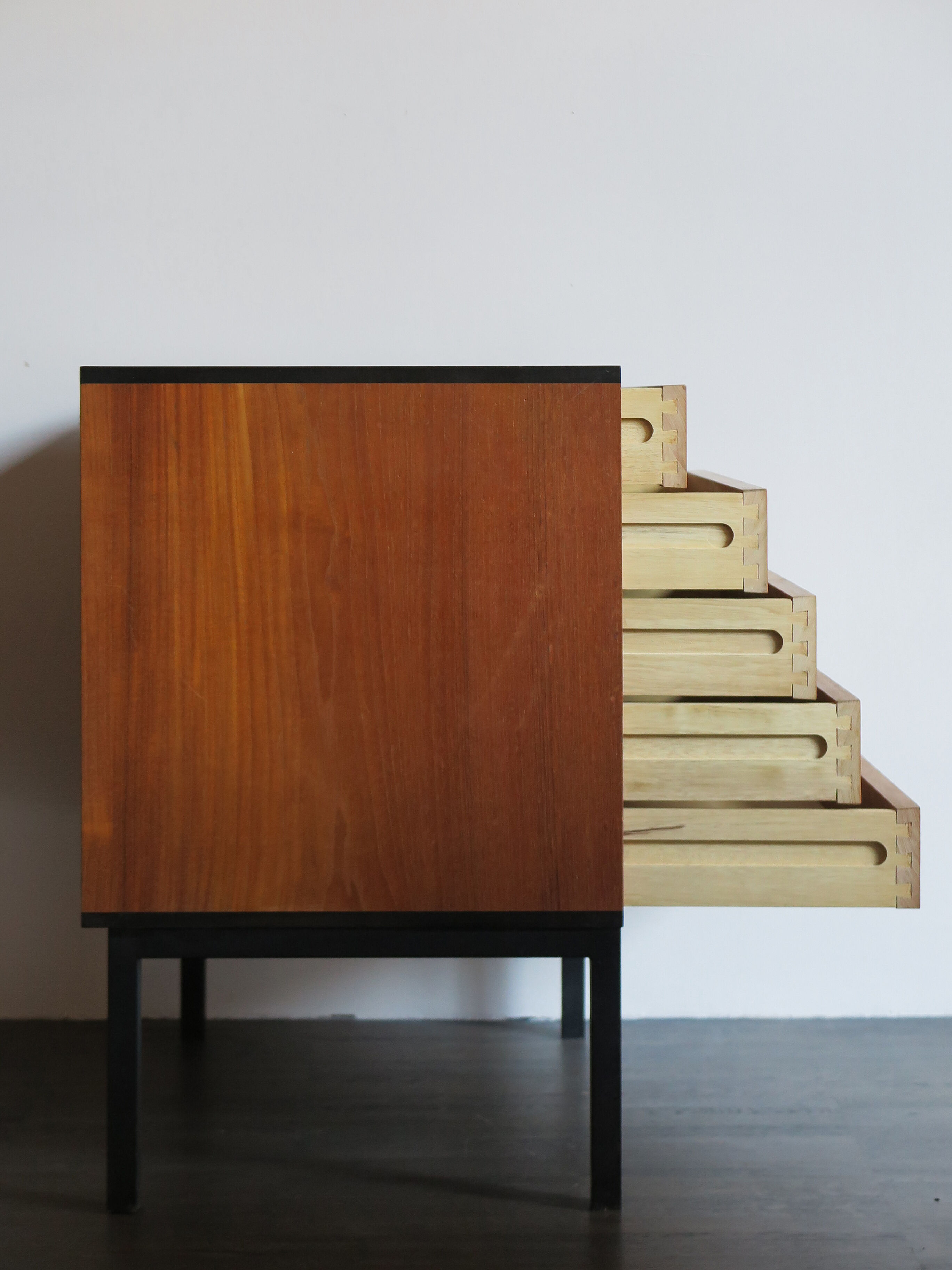 Commode d'Aksel Kjersgaard en teck années 1960