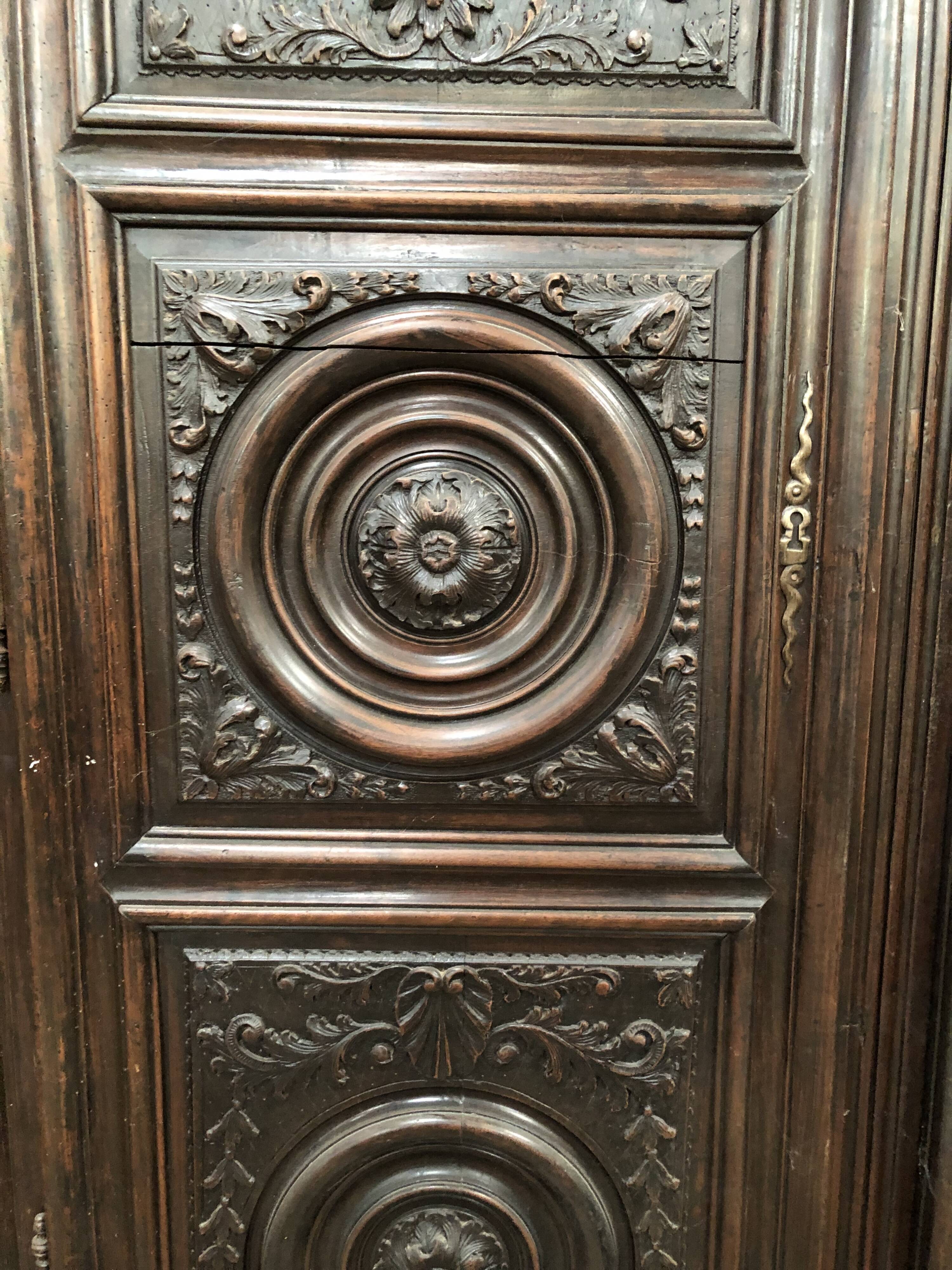 Antique Louis XIII armoire in solid walnut with carved doors