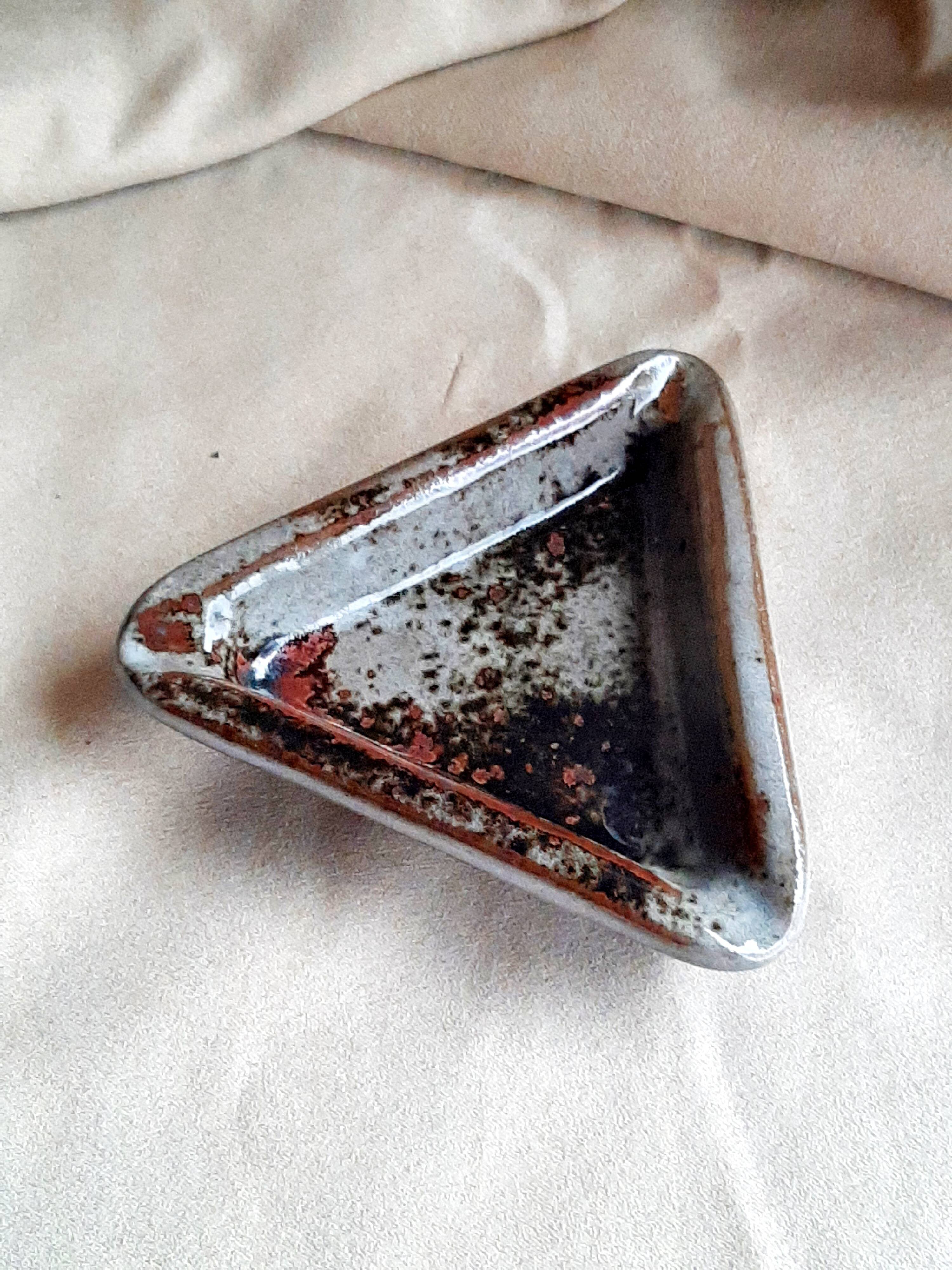 Cendrier en grès signé Chantal et Thierry Robert